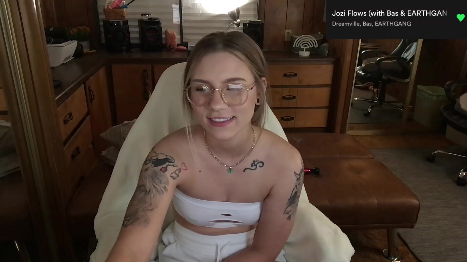 Gallery image thumbnail from Incognitobabe's myfreecams stream on, 04/16/2023, 12:03 image 11 of 20