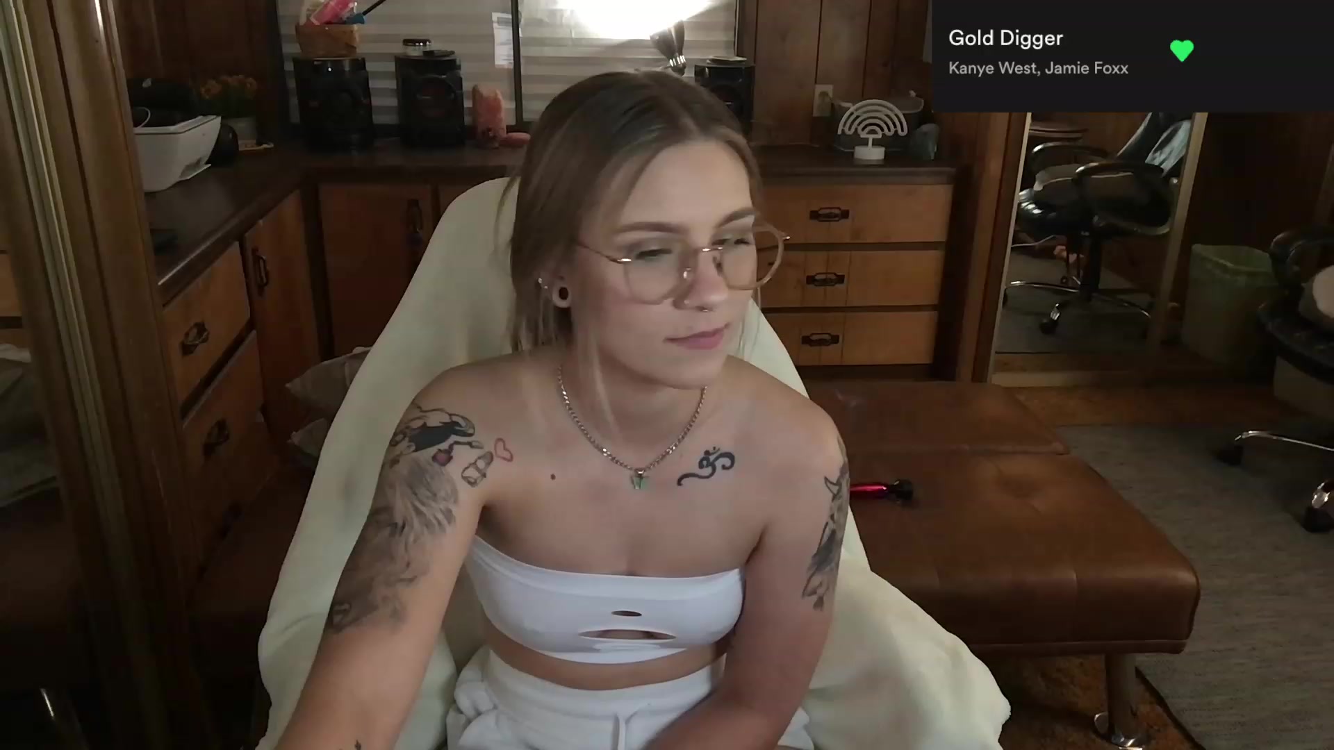 Gallery image thumbnail from Incognitobabe's myfreecams stream on, 04/16/2023, 12:03 image 10 of 20