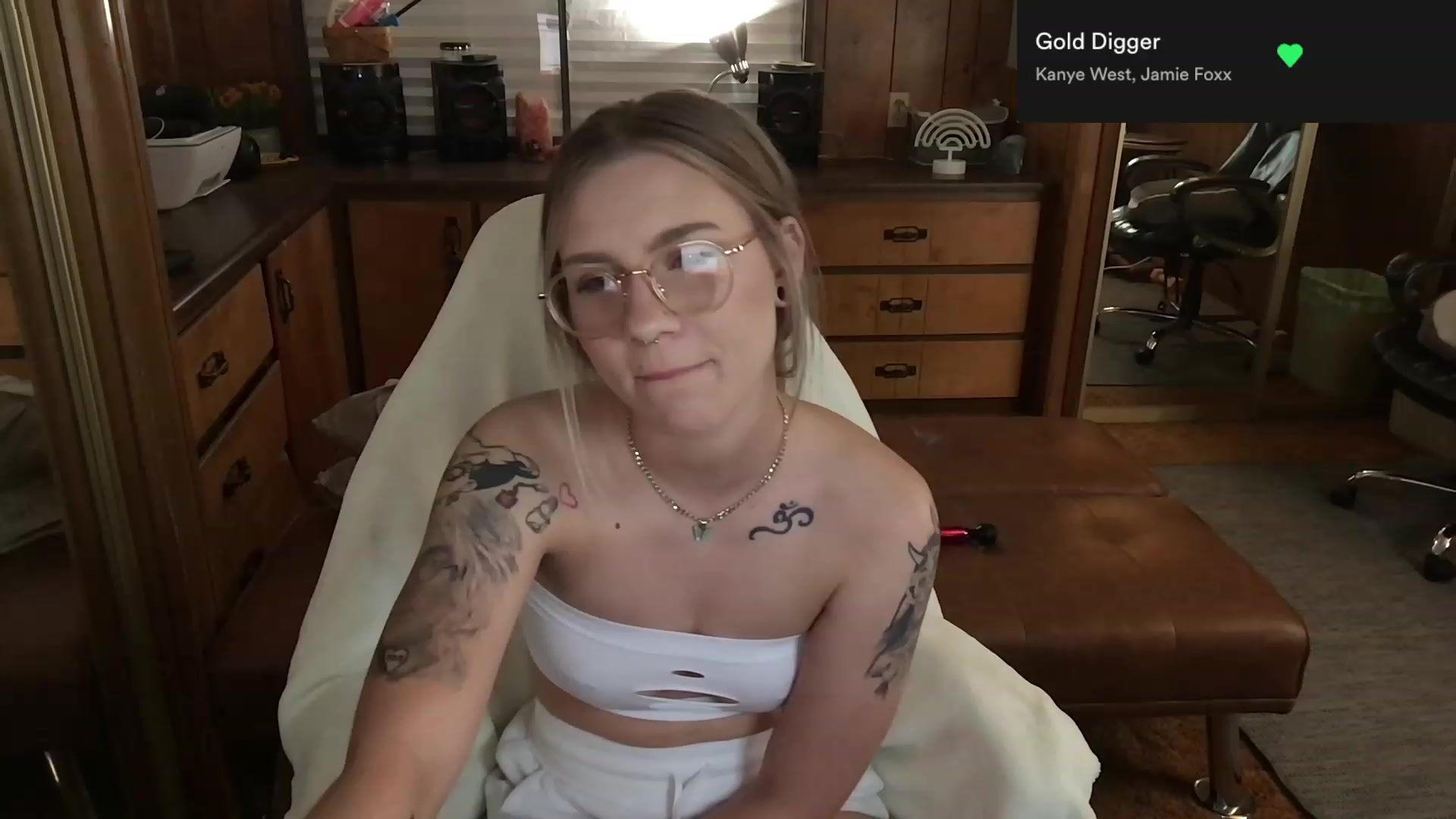 Gallery image thumbnail from Incognitobabe's myfreecams stream on, 04/16/2023, 12:03 image 9 of 20