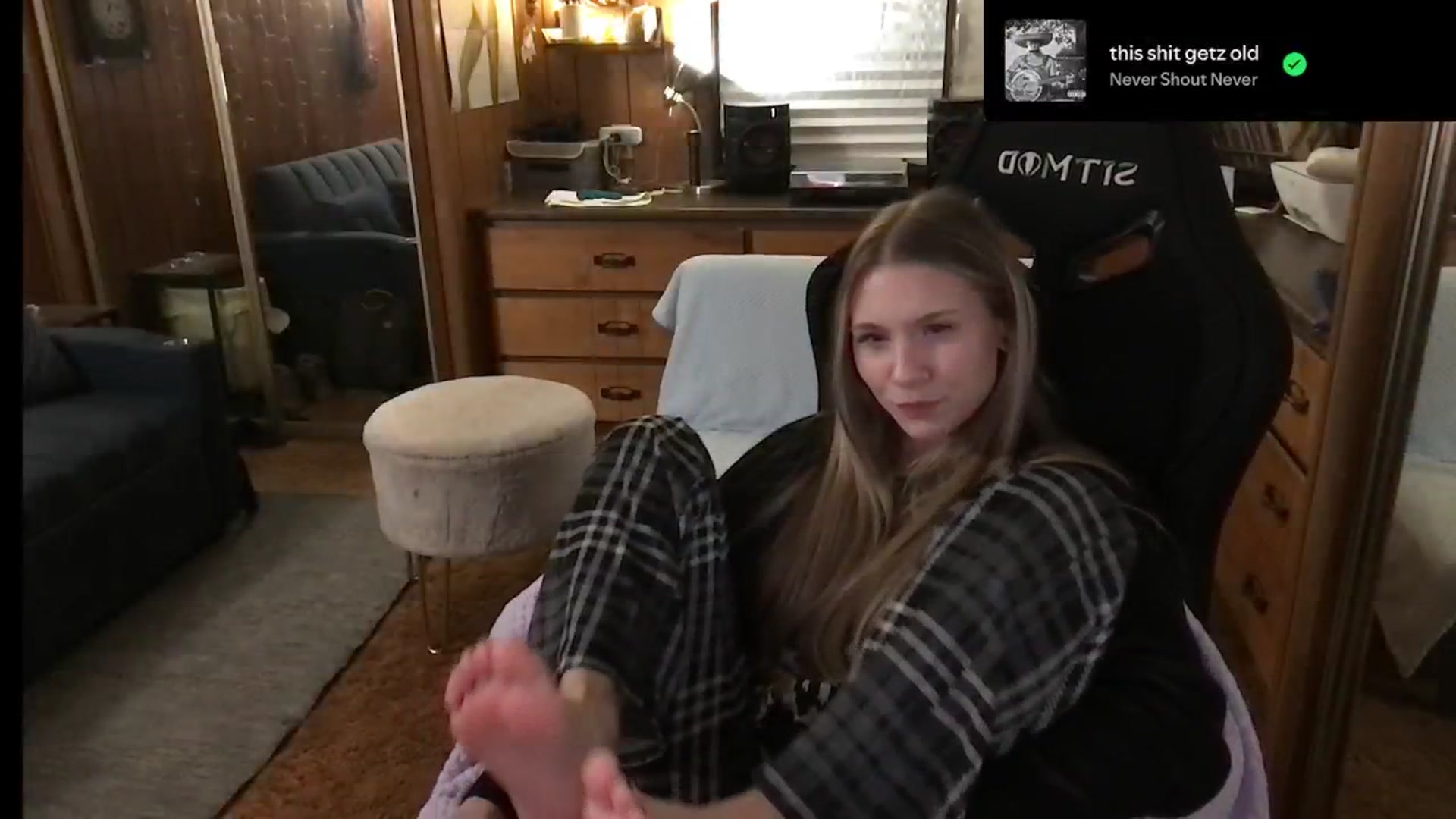 Gallery image thumbnail from Incognitobabe's myfreecams stream on, 12/25/2024, 08:56 image 11 of 20