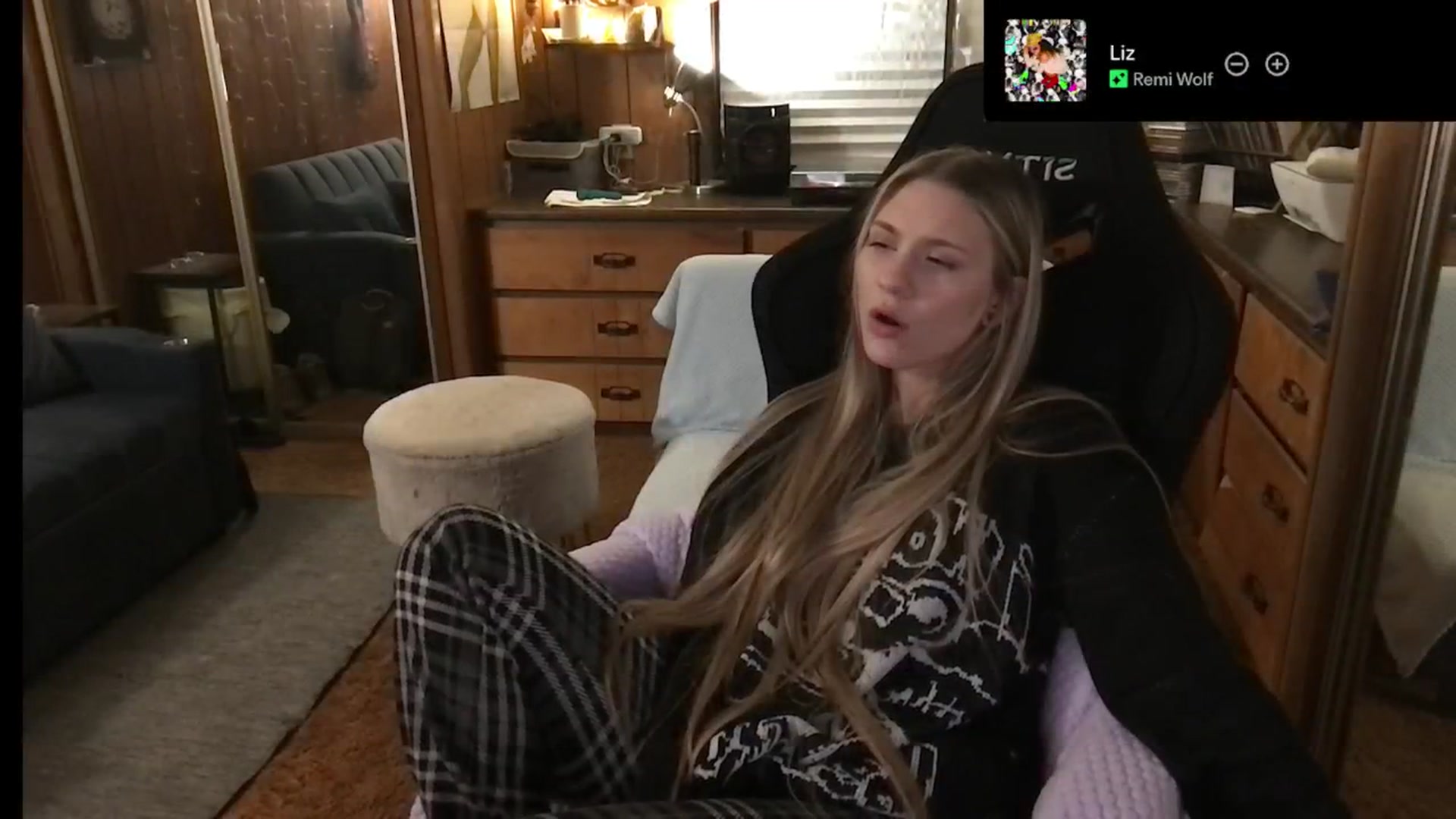 Gallery image thumbnail from Incognitobabe's myfreecams stream on, 12/25/2024, 08:56 image 8 of 20