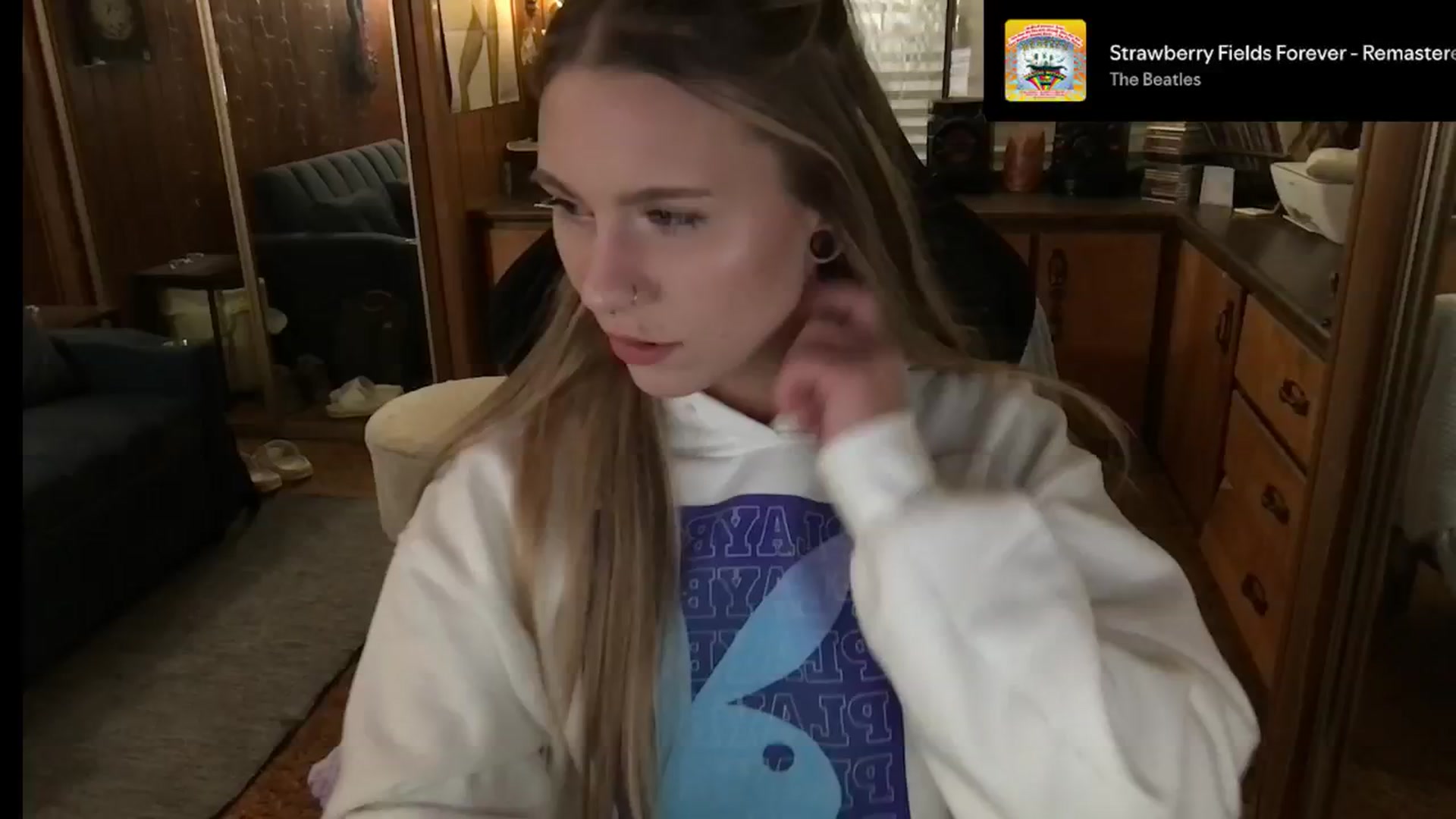 Gallery image thumbnail from Incognitobabe's myfreecams stream on, 12/26/2024, 06:45 image 15 of 20
