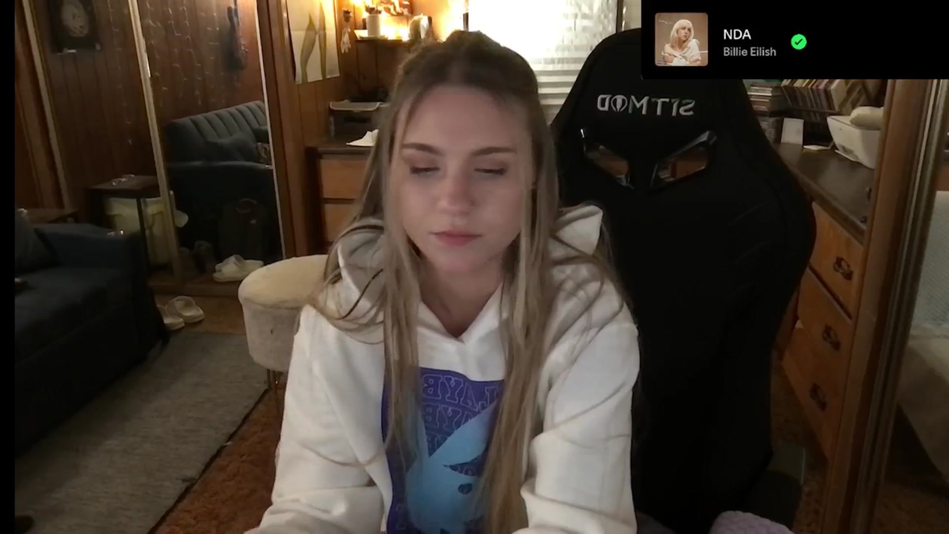 Gallery image thumbnail from Incognitobabe's myfreecams stream on, 12/26/2024, 11:18 image 10 of 20
