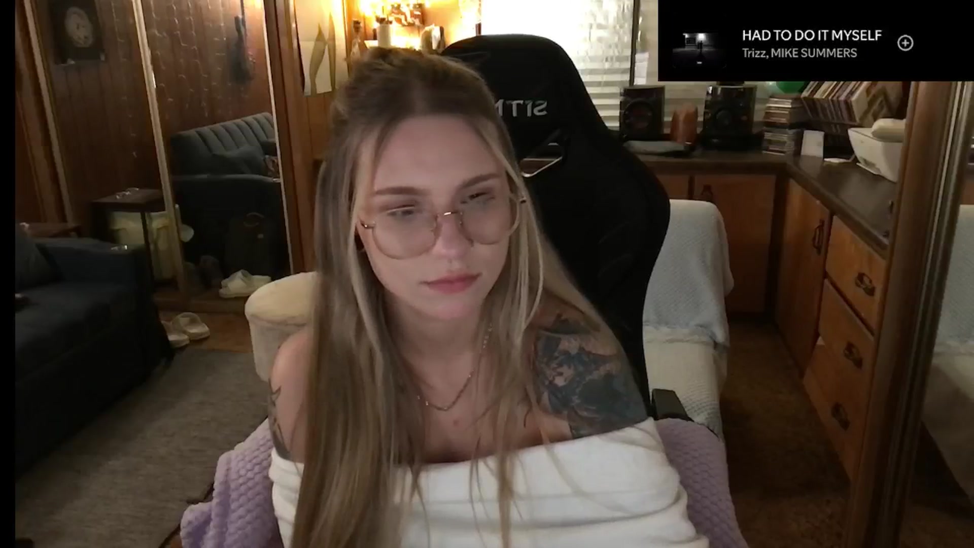Gallery image thumbnail from Incognitobabe's myfreecams stream on, 12/26/2024, 11:18 image 7 of 20