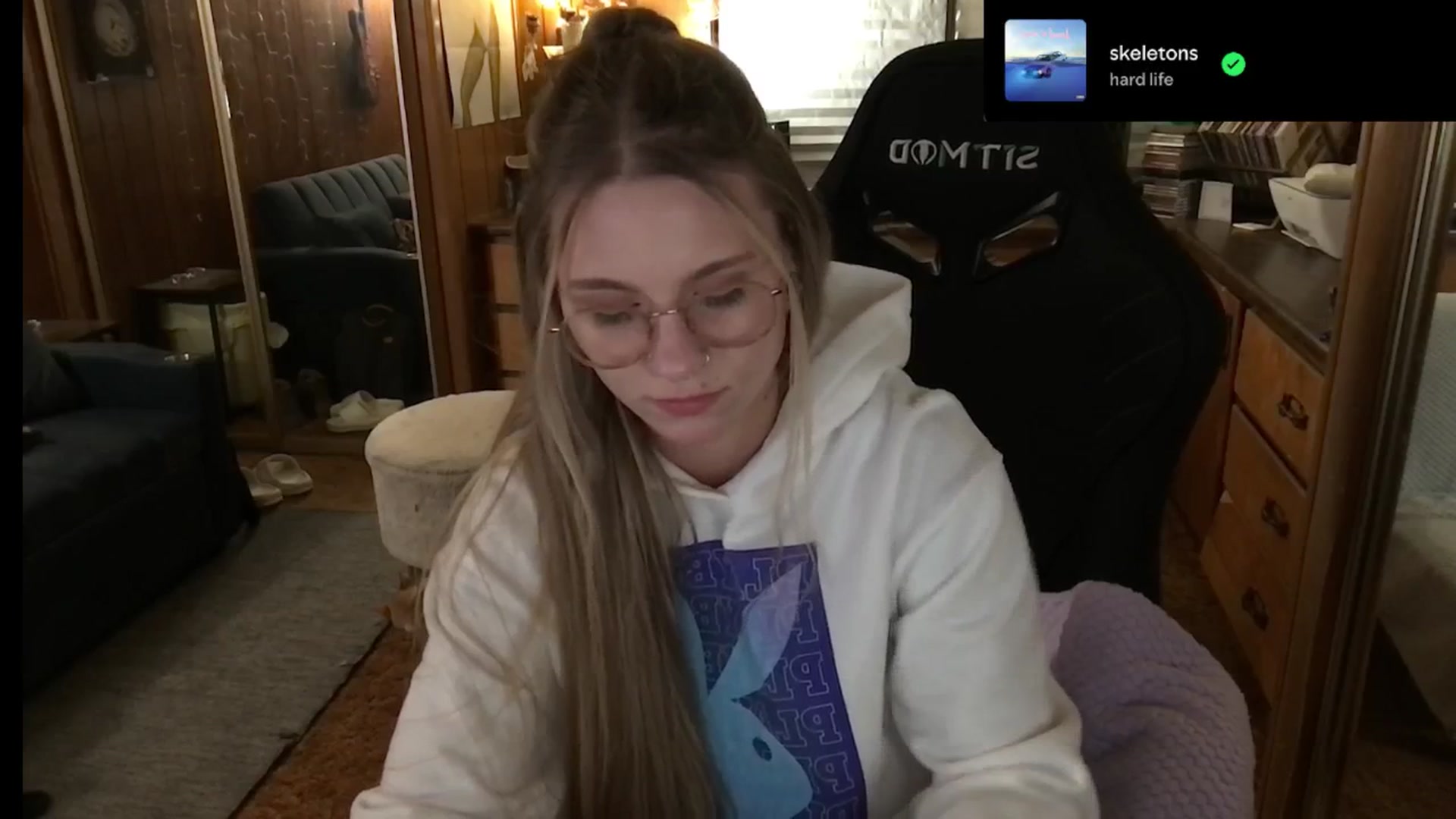 Gallery image thumbnail from Incognitobabe's myfreecams stream on, 12/26/2024, 11:18 image 16 of 20