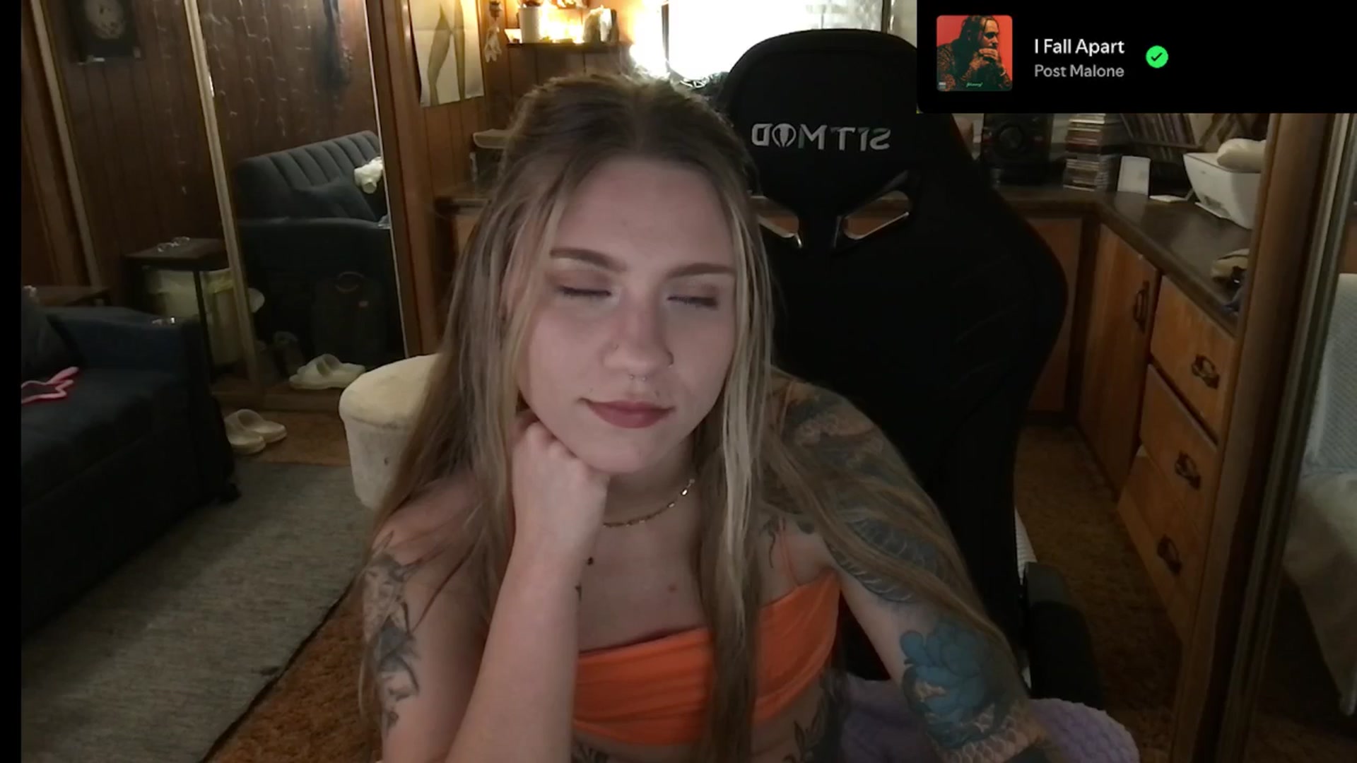 Gallery image thumbnail from Incognitobabe's myfreecams stream on, 12/27/2024, 09:00 image 14 of 20