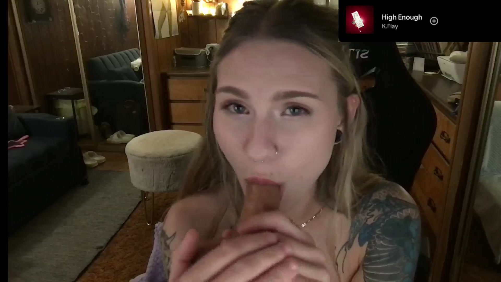 Gallery image thumbnail from Incognitobabe's myfreecams stream on, 12/27/2024, 09:00 image 10 of 20