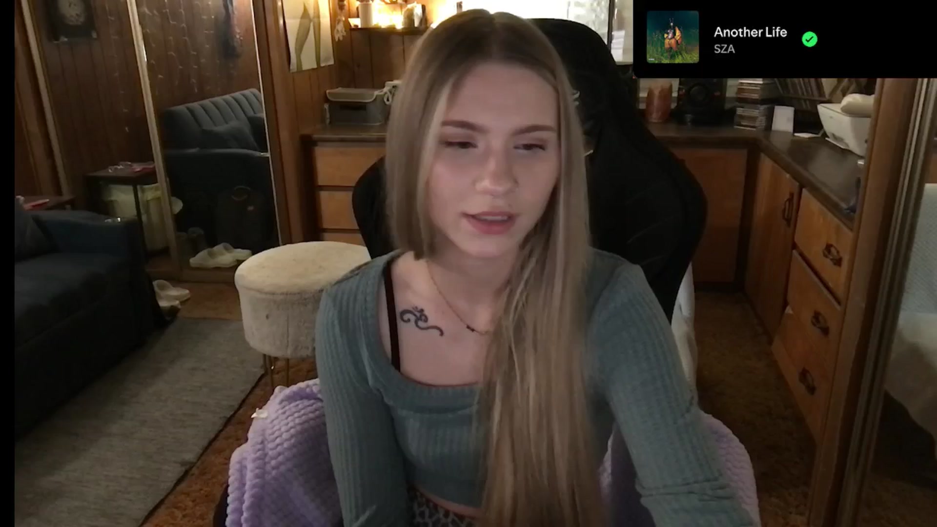 Gallery image thumbnail from Incognitobabe's myfreecams stream on, 12/28/2024, 09:28 image 14 of 20