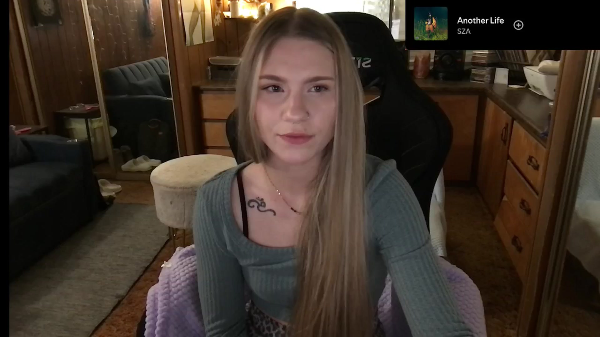 Gallery image thumbnail from Incognitobabe's myfreecams stream on, 12/28/2024, 09:28 image 13 of 20