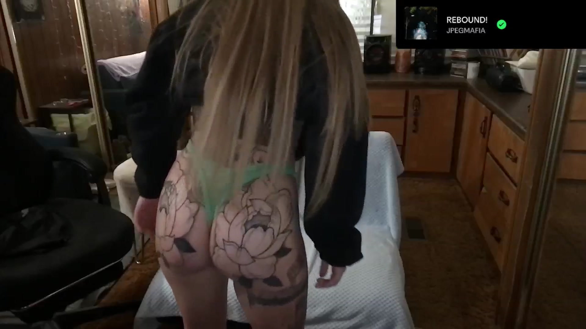 Gallery image thumbnail from Incognitobabe's myfreecams stream on, 12/30/2024, 10:17 image 18 of 20
