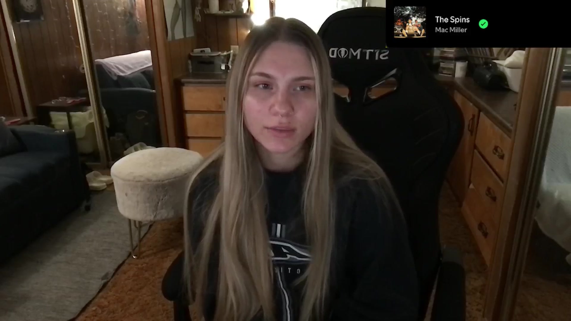 Gallery image thumbnail from Incognitobabe's myfreecams stream on, 12/30/2024, 10:17 image 8 of 20