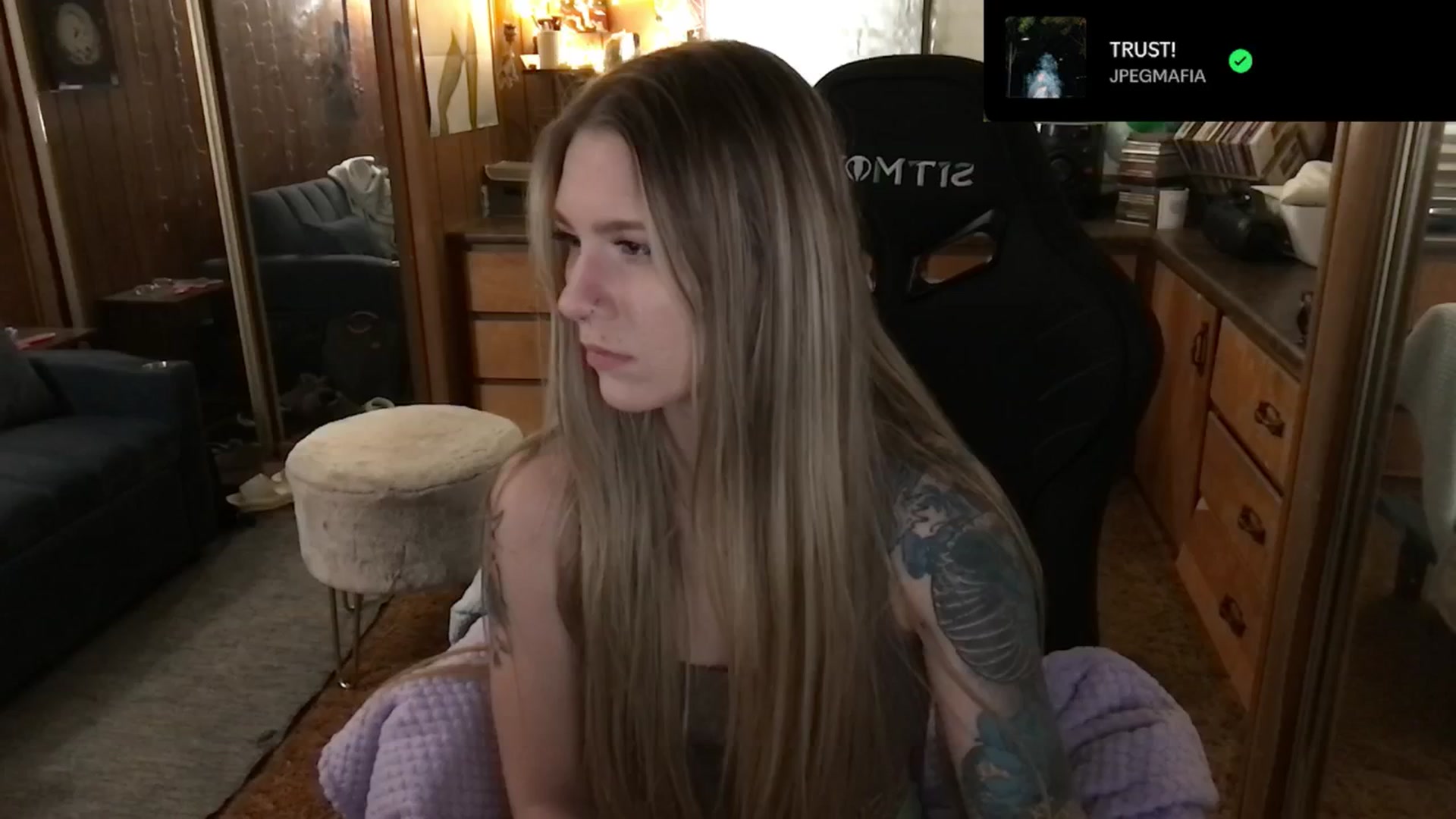 Gallery image thumbnail from Incognitobabe's myfreecams stream on, 12/31/2024, 08:18 image 13 of 20