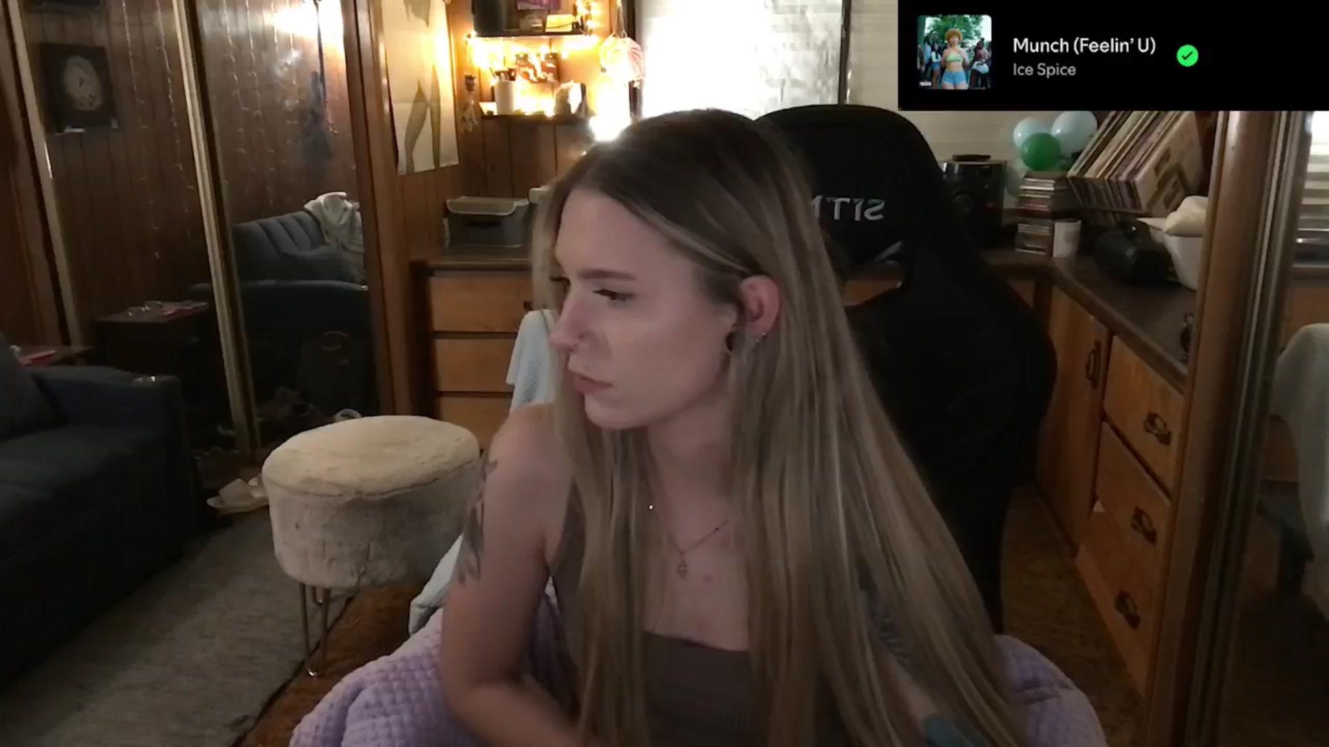 Gallery image thumbnail from Incognitobabe's myfreecams stream on, 12/31/2024, 08:18 image 12 of 20