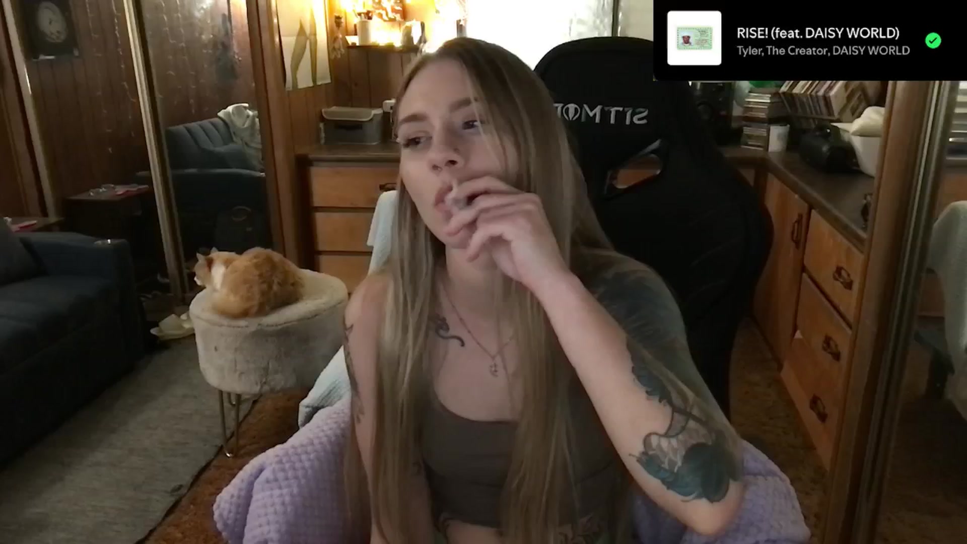 Gallery image thumbnail from Incognitobabe's myfreecams stream on, 12/31/2024, 08:18 image 20 of 20