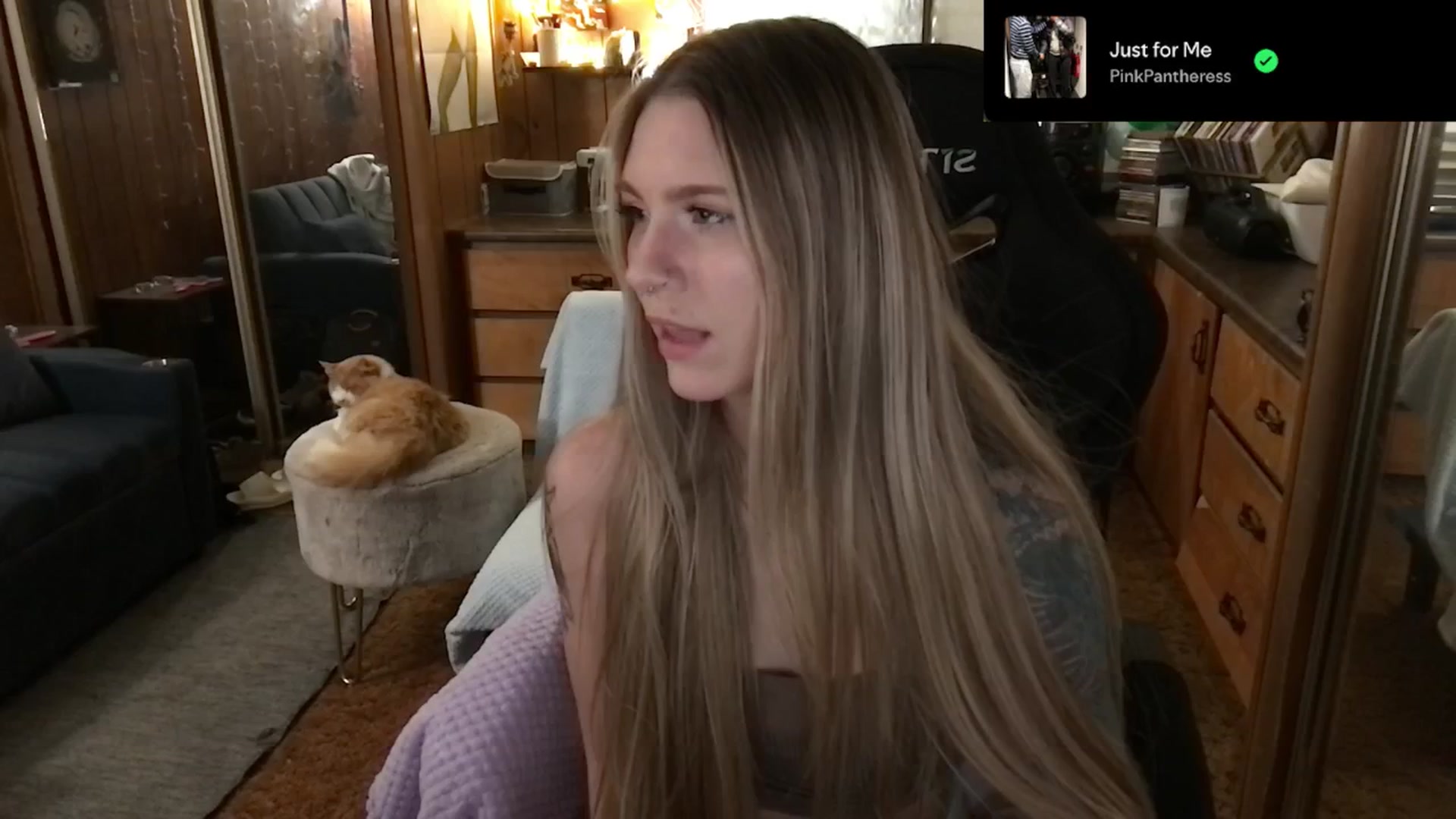 Gallery image thumbnail from Incognitobabe's myfreecams stream on, 12/31/2024, 09:07 image 14 of 20
