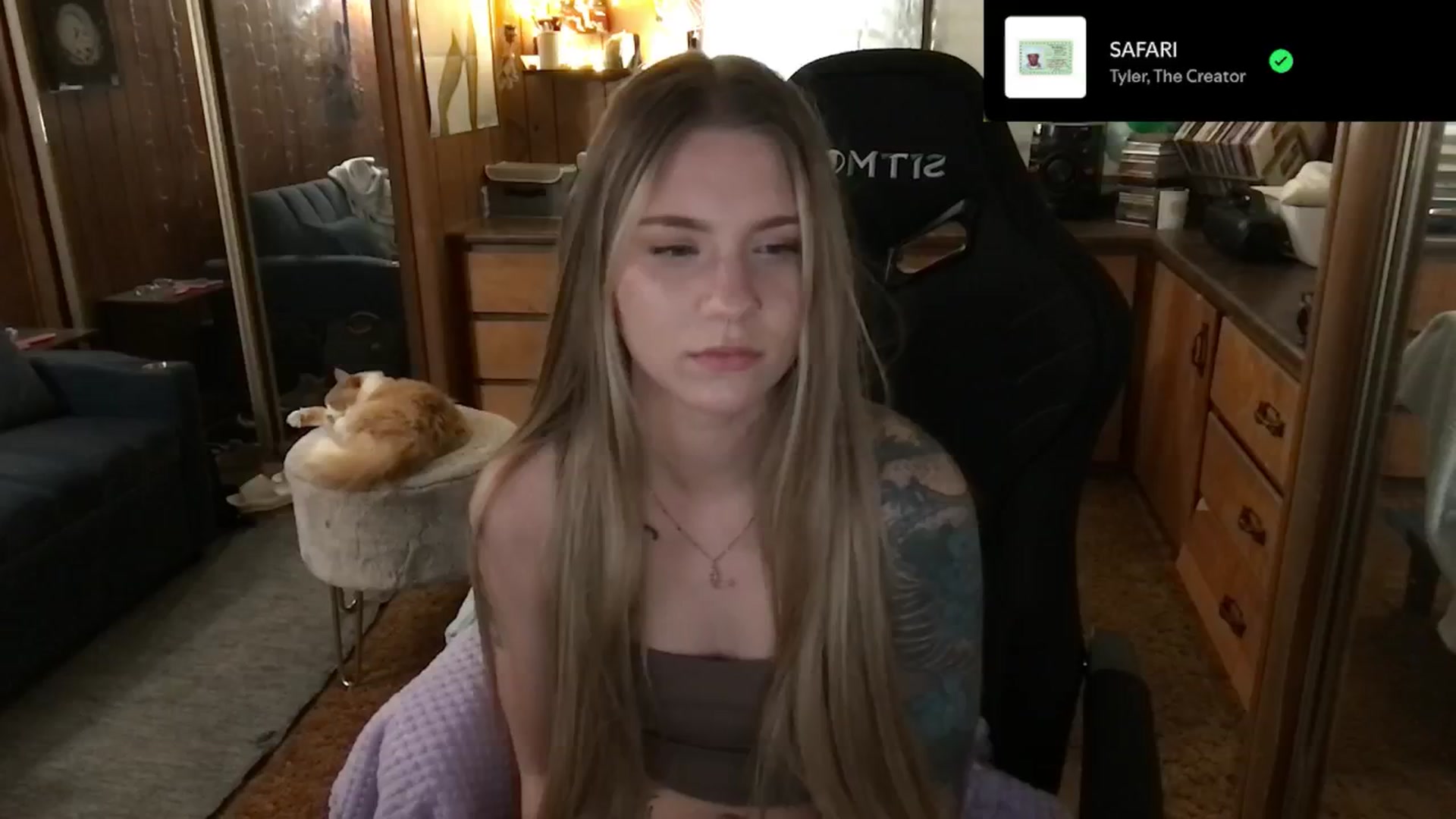 Gallery image thumbnail from Incognitobabe's myfreecams stream on, 12/31/2024, 09:07 image 11 of 20