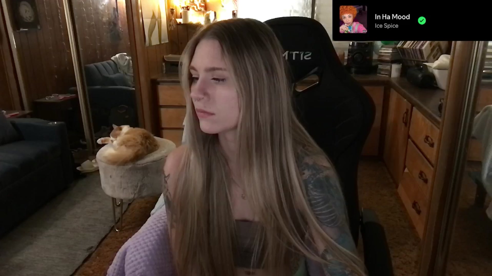 Gallery image thumbnail from Incognitobabe's myfreecams stream on, 12/31/2024, 09:07 image 7 of 20