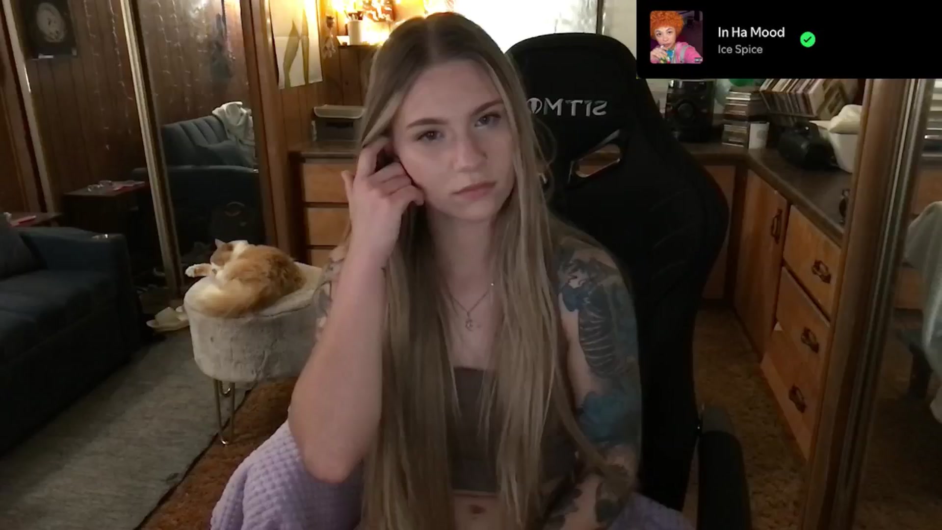 Gallery image thumbnail from Incognitobabe's myfreecams stream on, 12/31/2024, 09:07 image 8 of 20