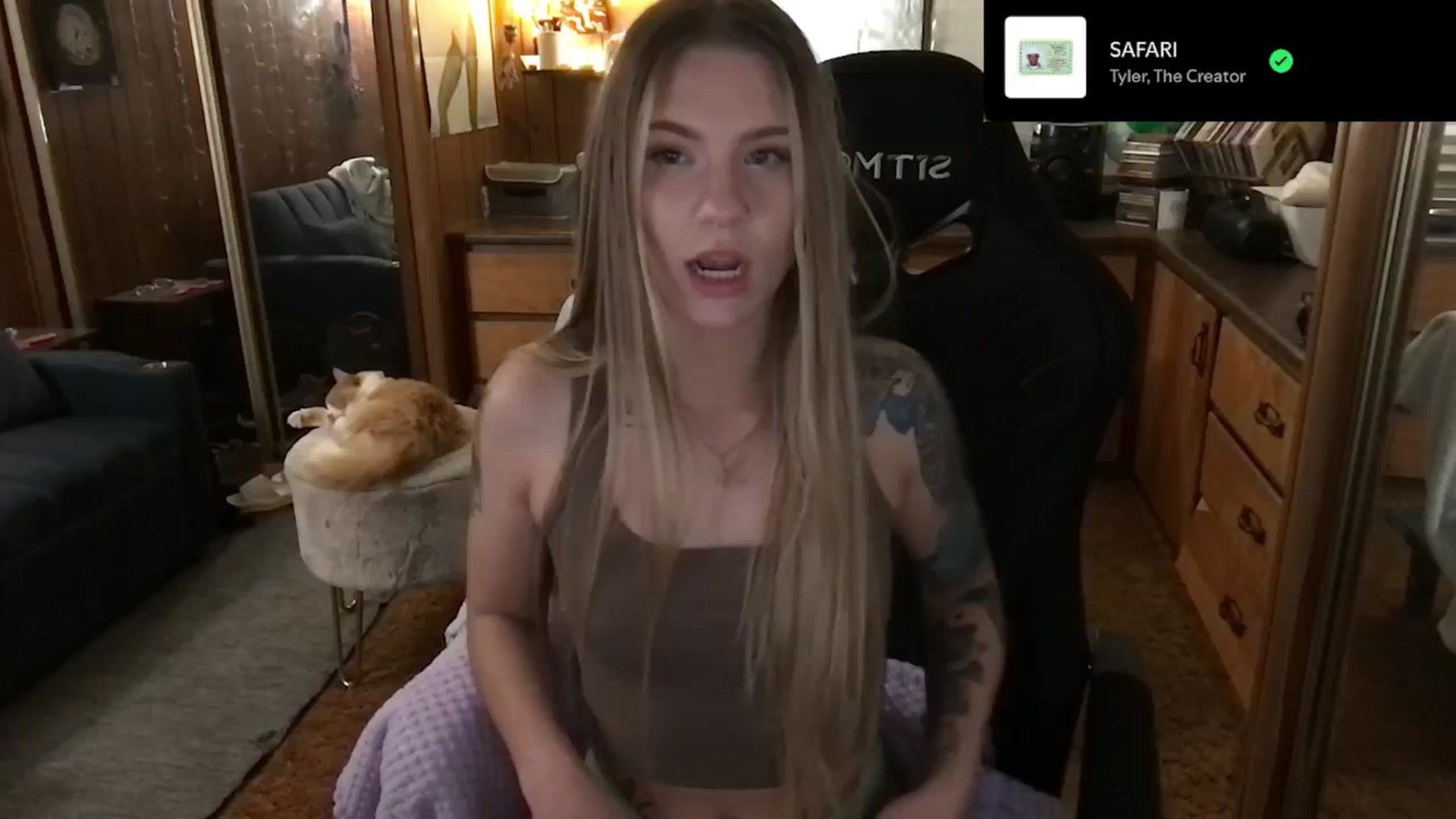 Gallery image thumbnail from Incognitobabe's myfreecams stream on, 12/31/2024, 09:07 image 10 of 20