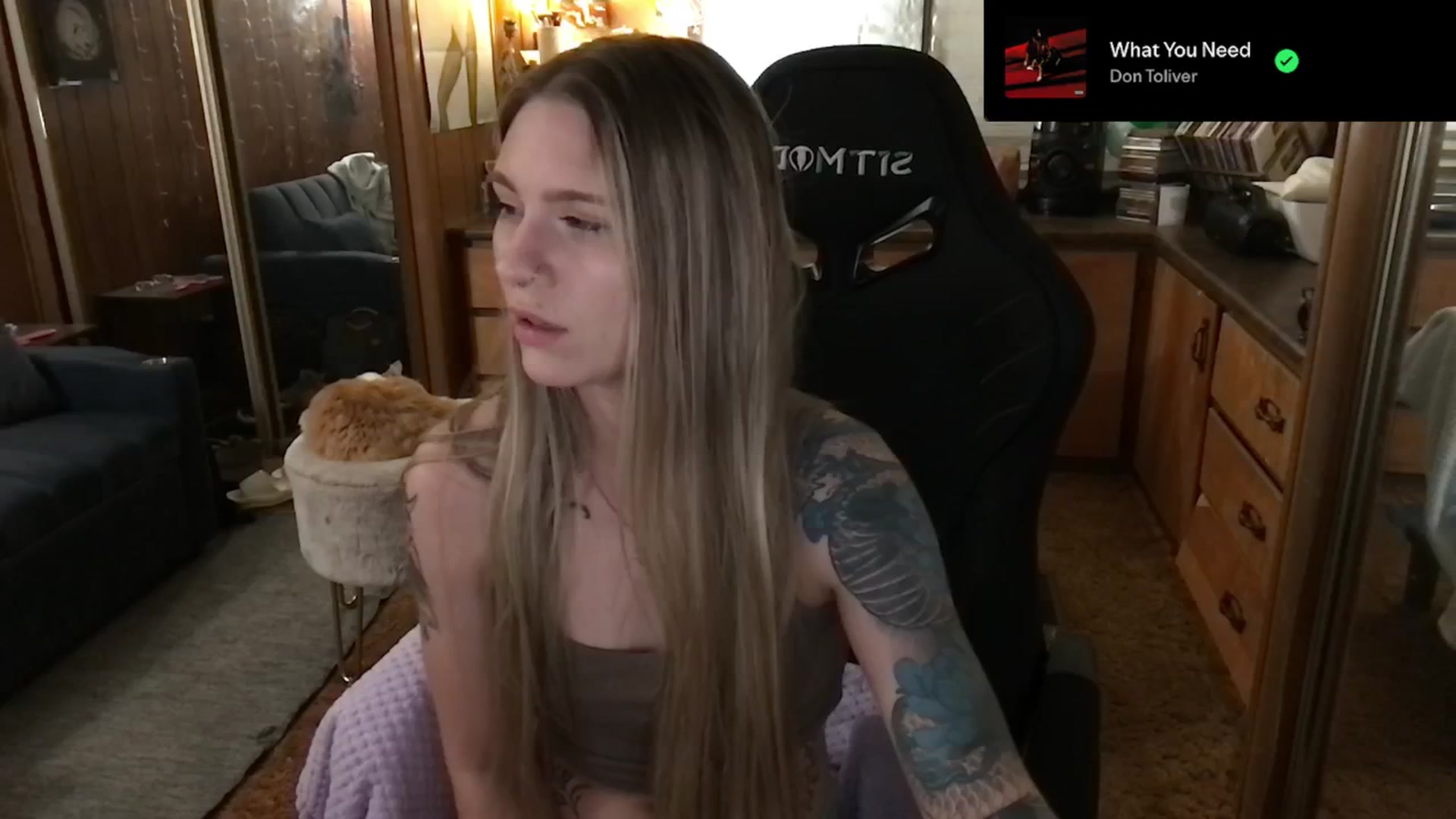 Gallery image thumbnail from Incognitobabe's myfreecams stream on, 12/31/2024, 09:39 image 9 of 20