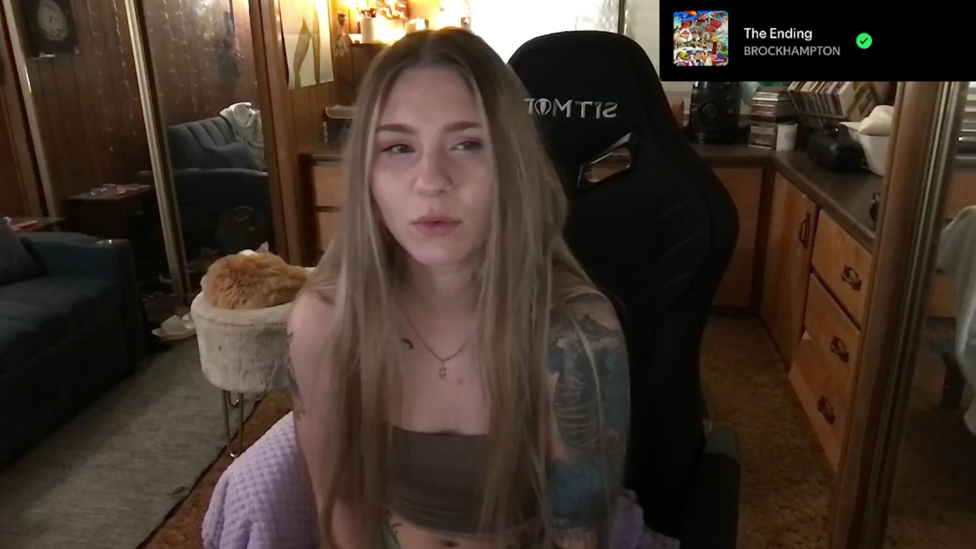 Gallery image thumbnail from Incognitobabe's myfreecams stream on, 12/31/2024, 09:39 image 15 of 20