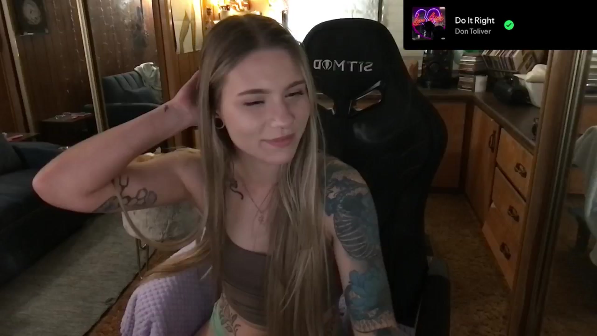 Gallery image thumbnail from Incognitobabe's myfreecams stream on, 12/31/2024, 09:39 image 7 of 20