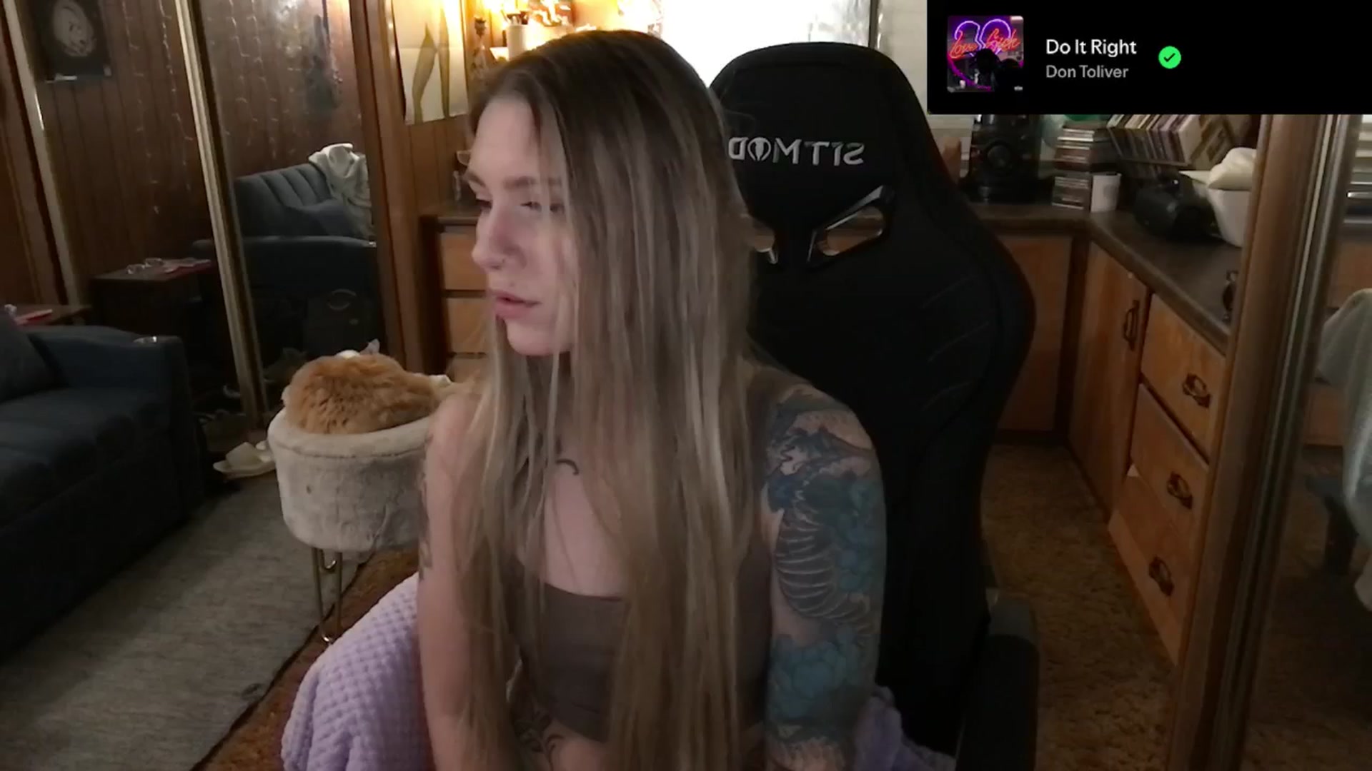 Gallery image thumbnail from Incognitobabe's myfreecams stream on, 12/31/2024, 09:39 image 8 of 20