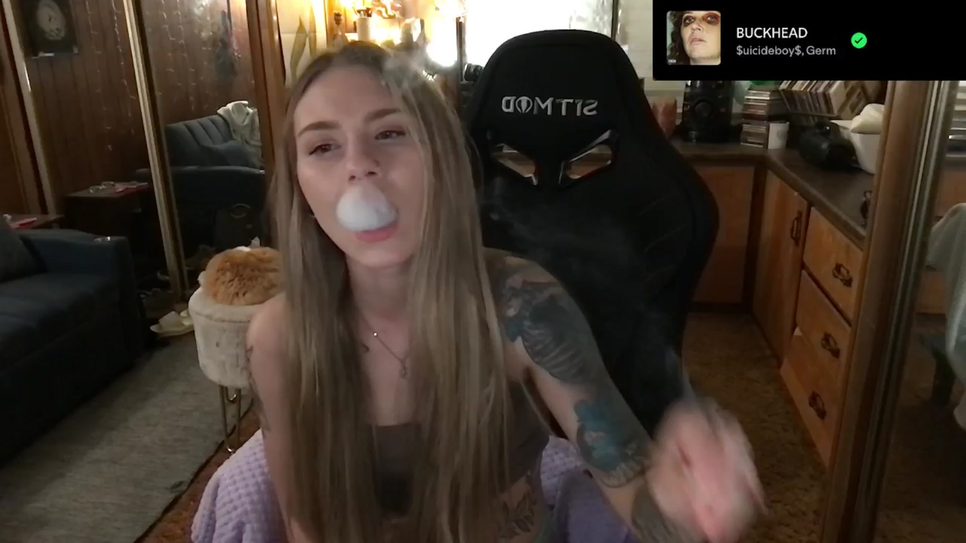 Gallery image thumbnail from Incognitobabe's myfreecams stream on, 12/31/2024, 09:39 image 5 of 20