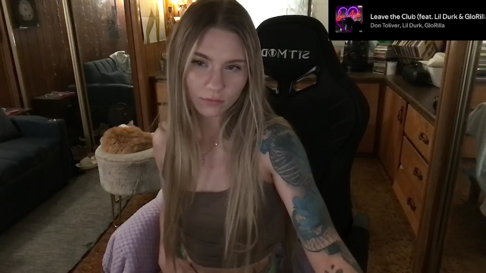 Gallery image thumbnail from Incognitobabe's myfreecams stream on, 12/31/2024, 09:39 image 17 of 20