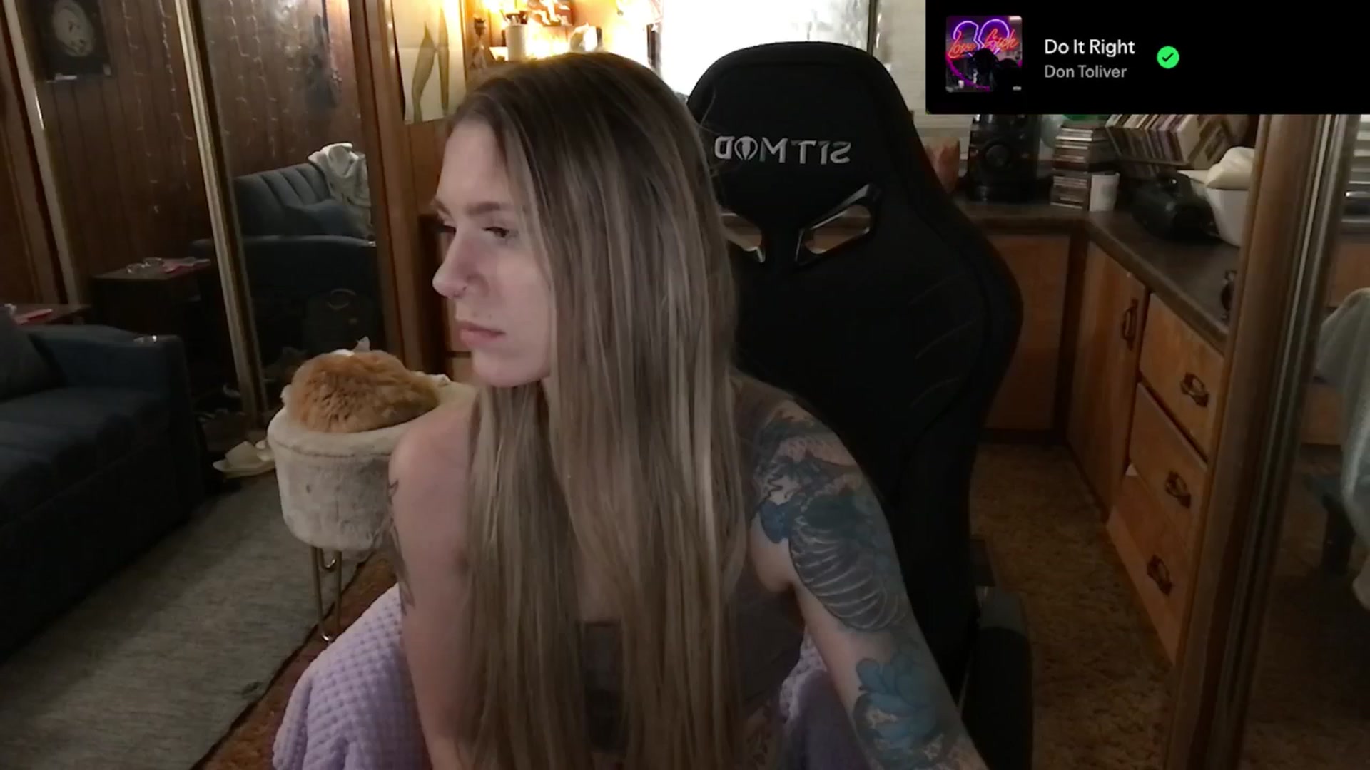 Gallery image thumbnail from Incognitobabe's myfreecams stream on, 12/31/2024, 09:39 image 6 of 20