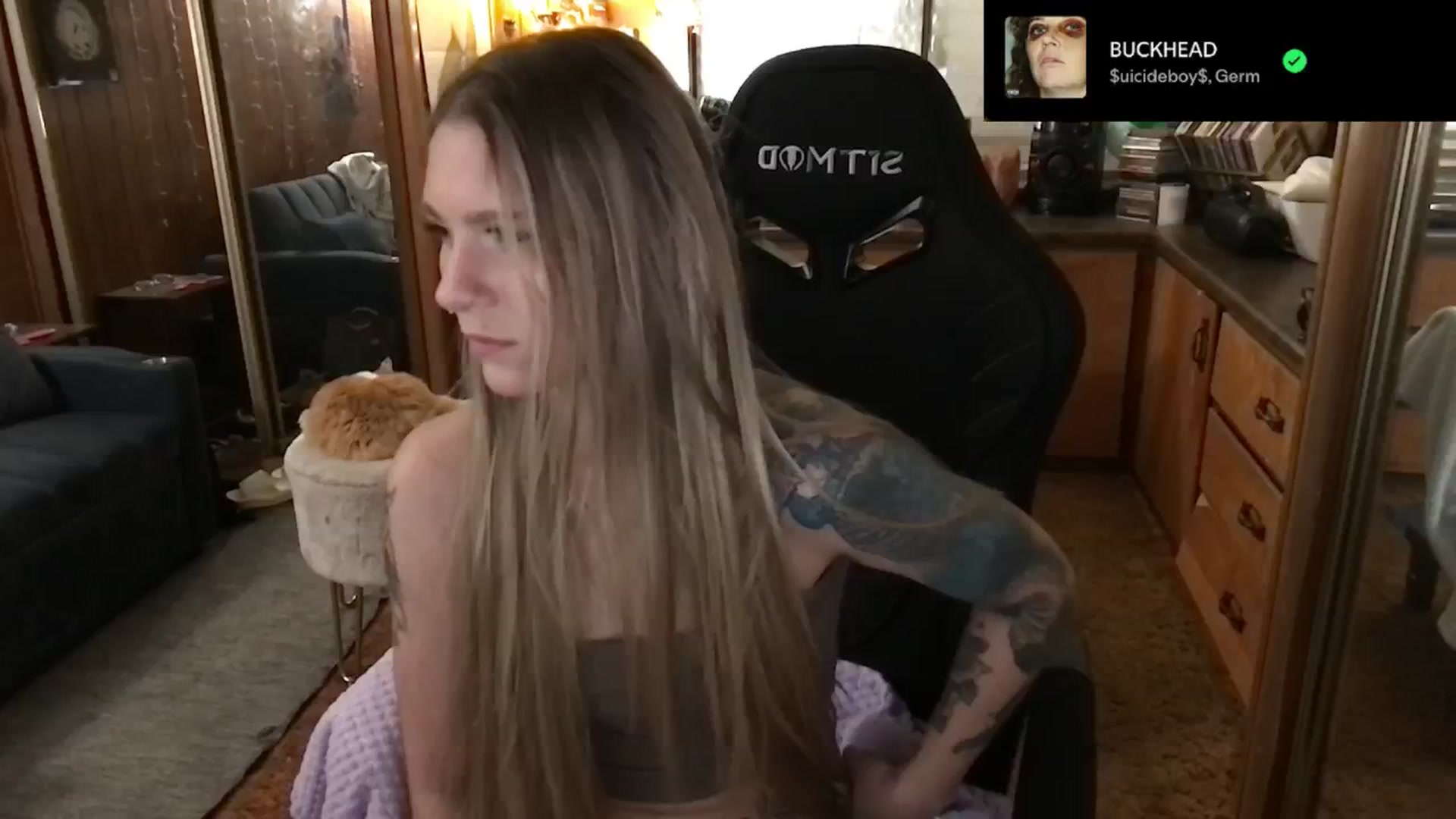 Gallery image thumbnail from Incognitobabe's myfreecams stream on, 12/31/2024, 09:39 image 3 of 20