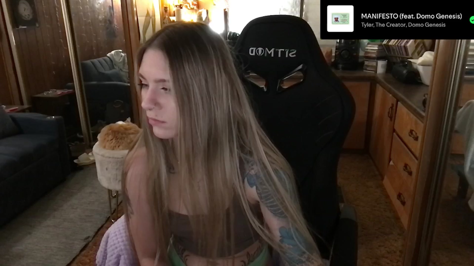 Gallery image thumbnail from Incognitobabe's myfreecams stream on, 12/31/2024, 09:39 image 13 of 20