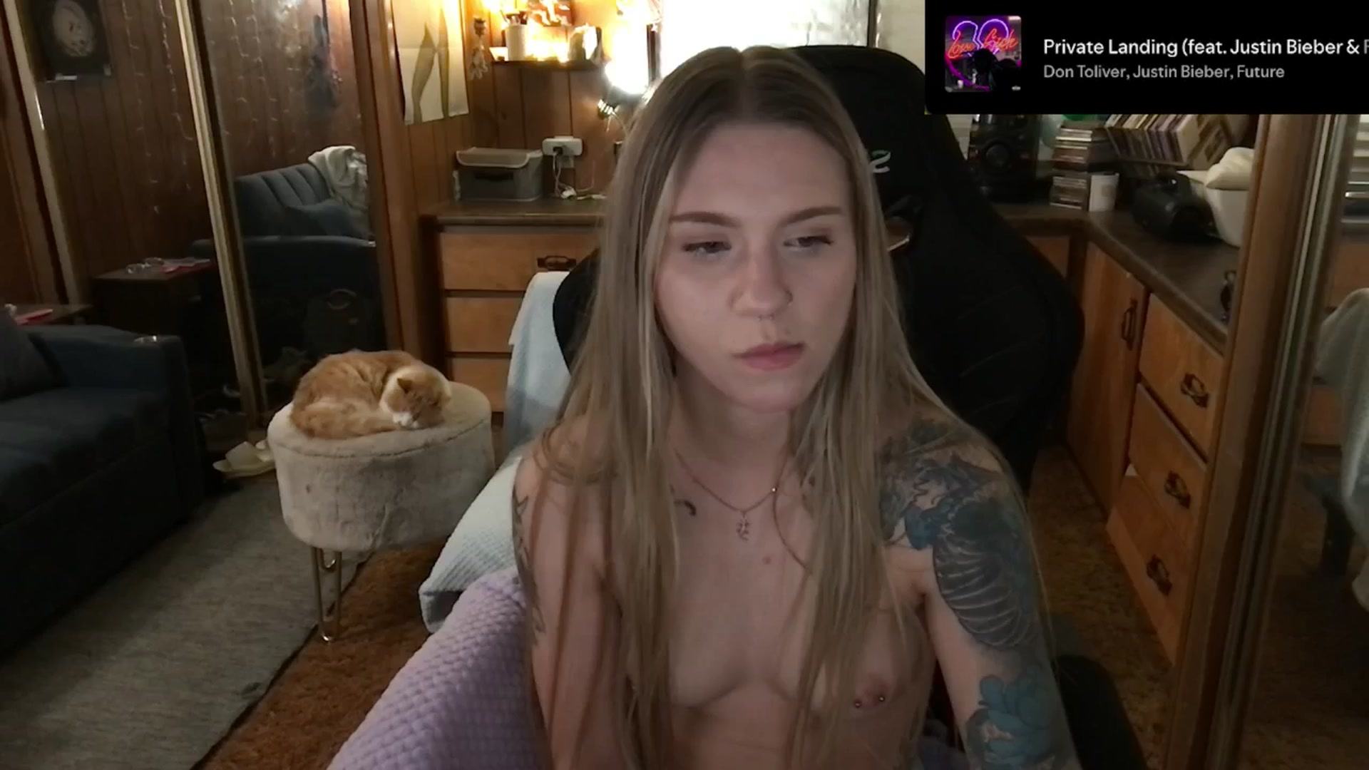 Gallery image thumbnail from Incognitobabe's myfreecams stream on, 12/31/2024, 10:08 image 14 of 20