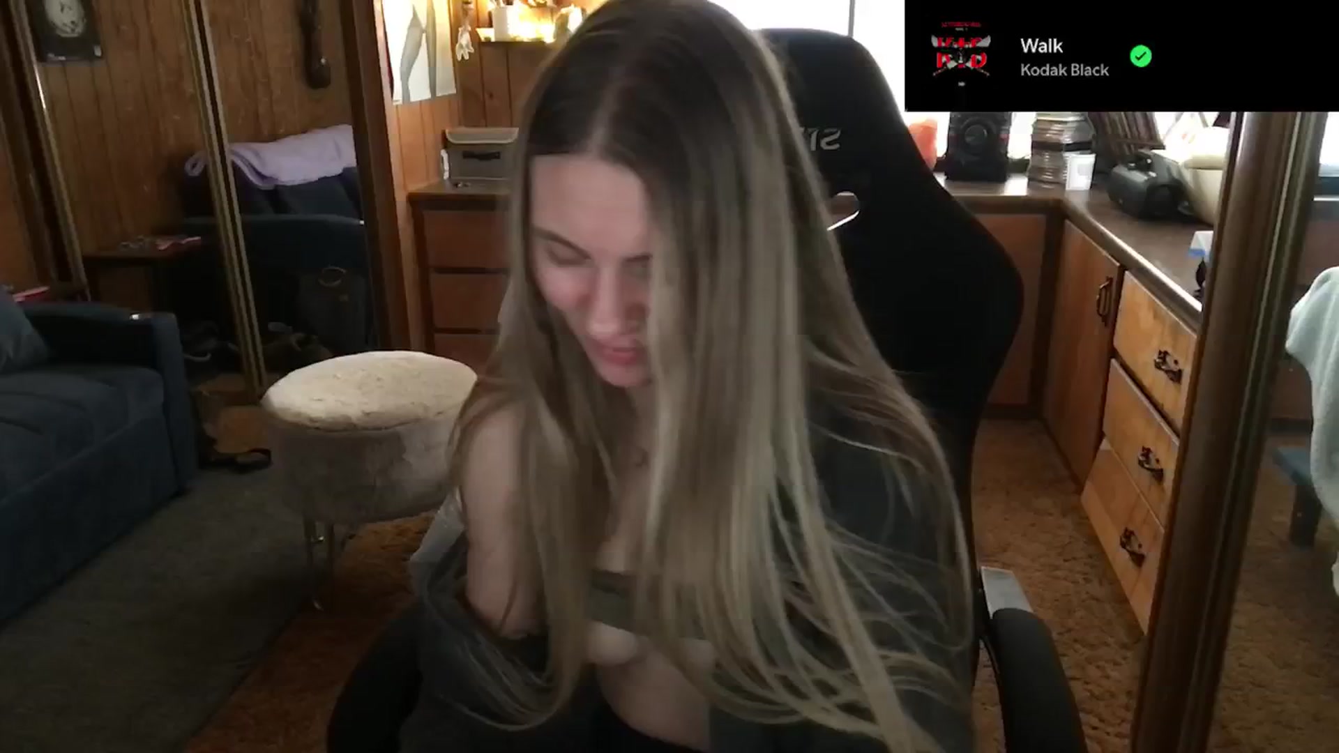 Gallery image thumbnail from Incognitobabe's myfreecams stream on, 12/31/2024, 20:55 image 16 of 20