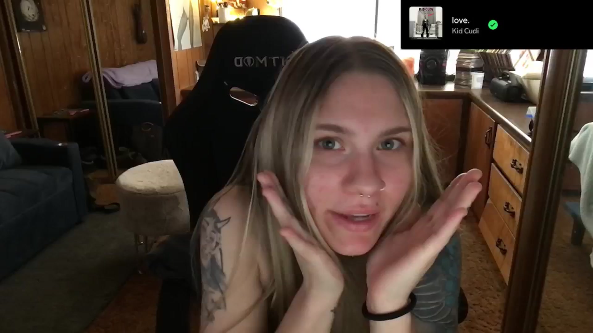 Gallery image thumbnail from Incognitobabe's myfreecams stream on, 12/31/2024, 20:55 image 18 of 20