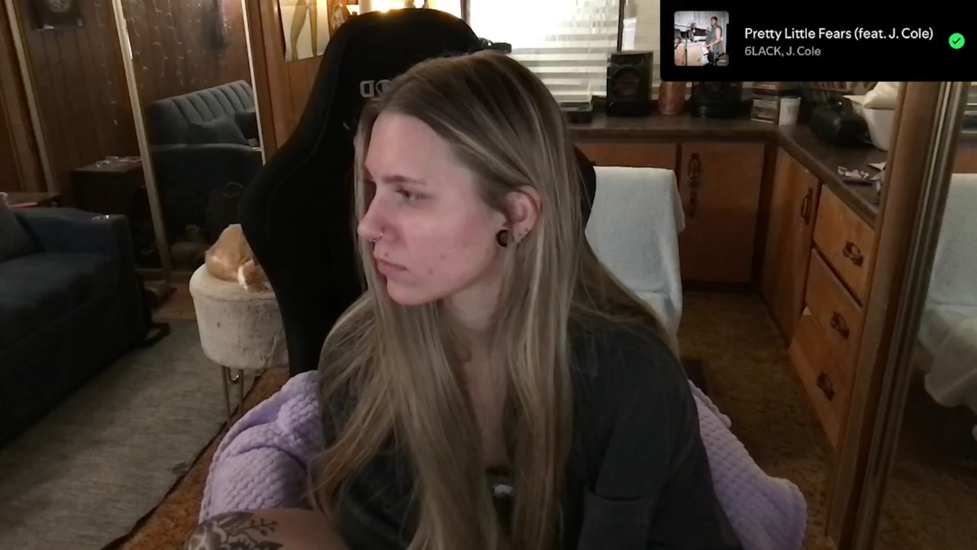 Gallery image thumbnail from Incognitobabe's myfreecams stream on, 01/01/2025, 12:24 image 17 of 20