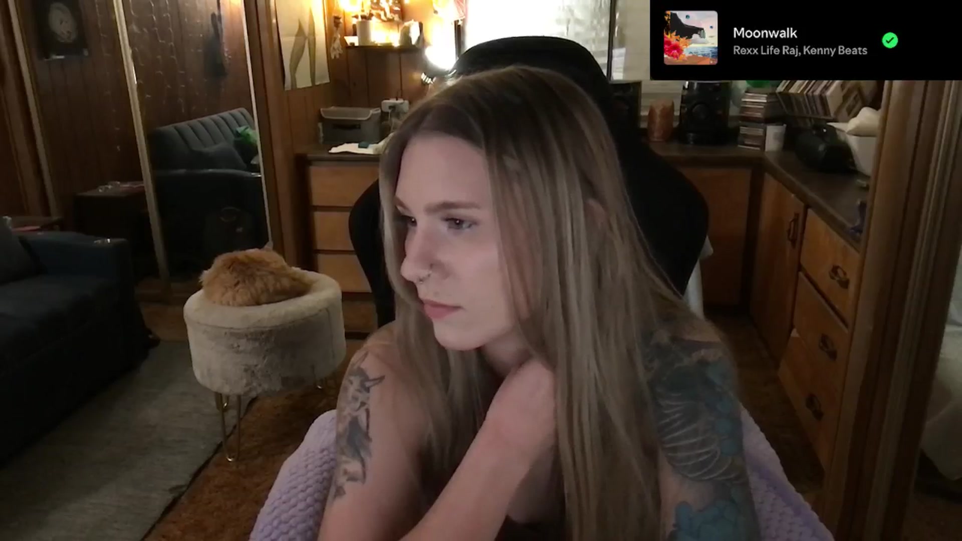 Gallery image thumbnail from Incognitobabe's myfreecams stream on, 01/03/2025, 10:16 image 16 of 20