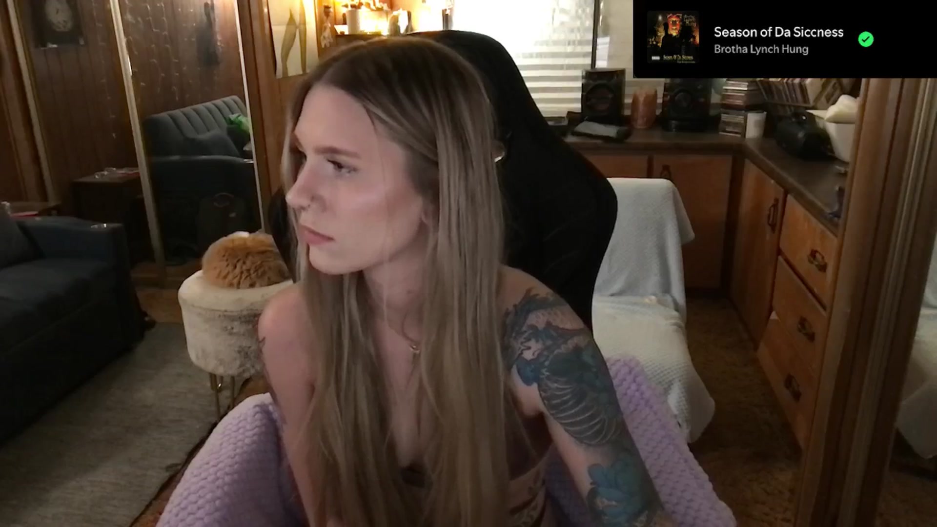 Gallery image thumbnail from Incognitobabe's myfreecams stream on, 01/03/2025, 10:16 image 3 of 20
