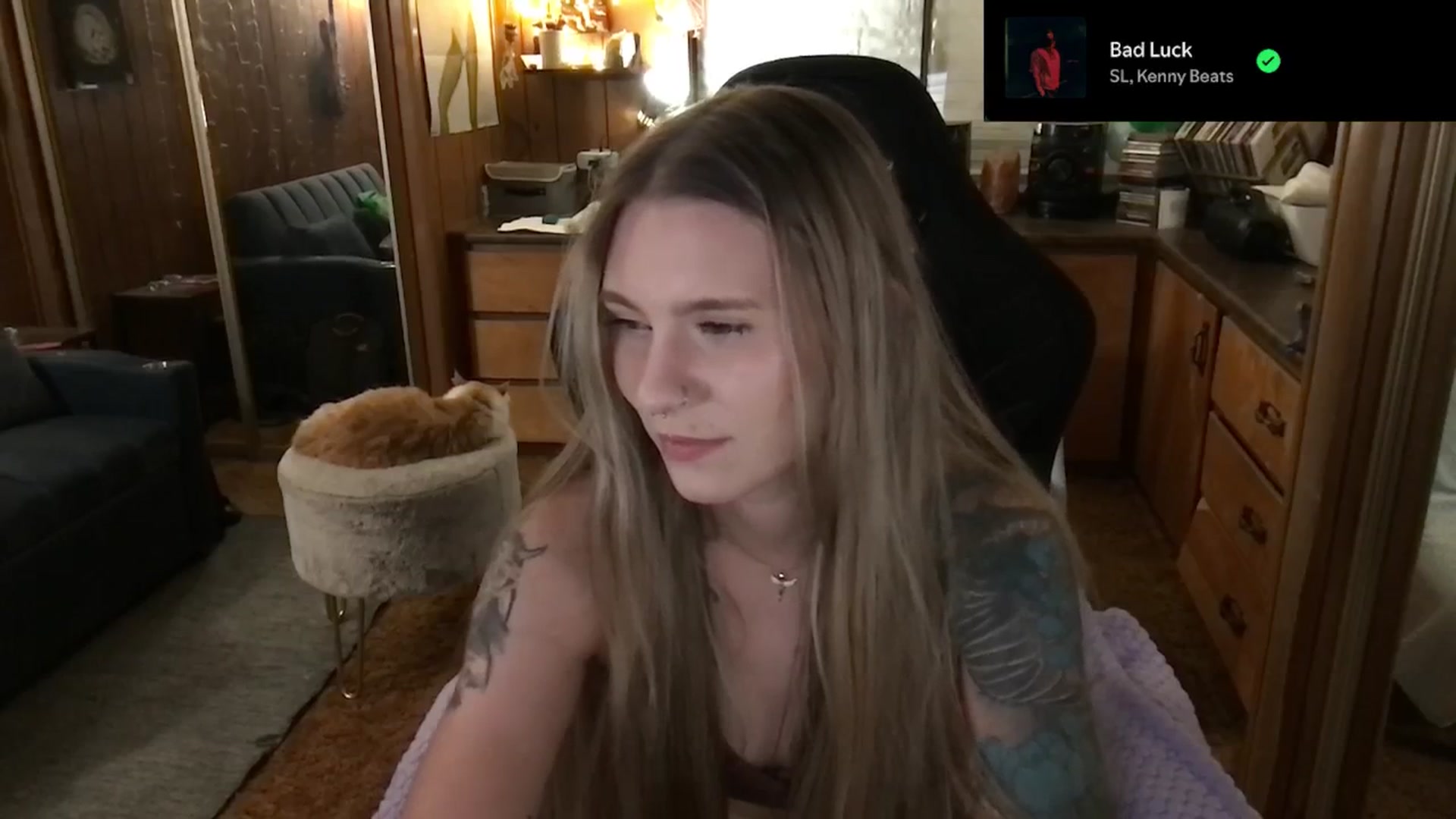 Gallery image thumbnail from Incognitobabe's myfreecams stream on, 01/03/2025, 10:16 image 14 of 20