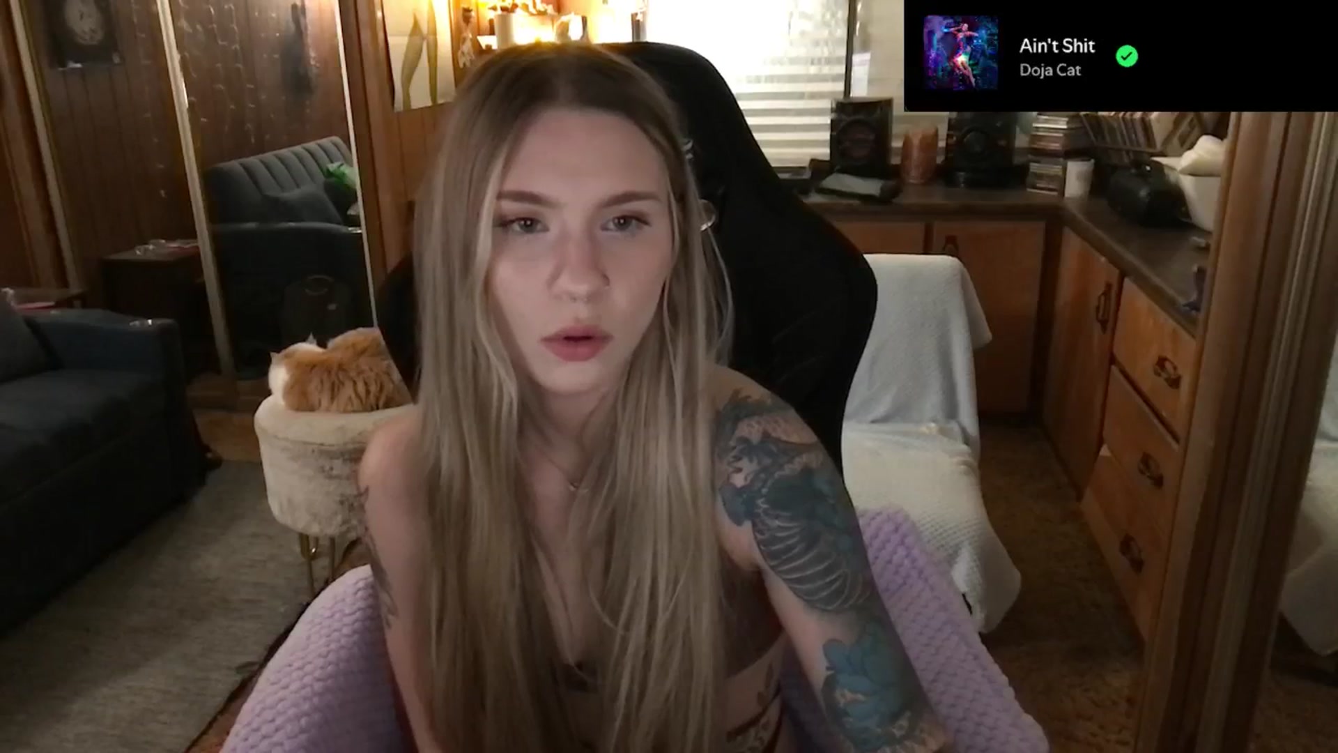 Gallery image thumbnail from Incognitobabe's myfreecams stream on, 01/03/2025, 10:16 image 2 of 20
