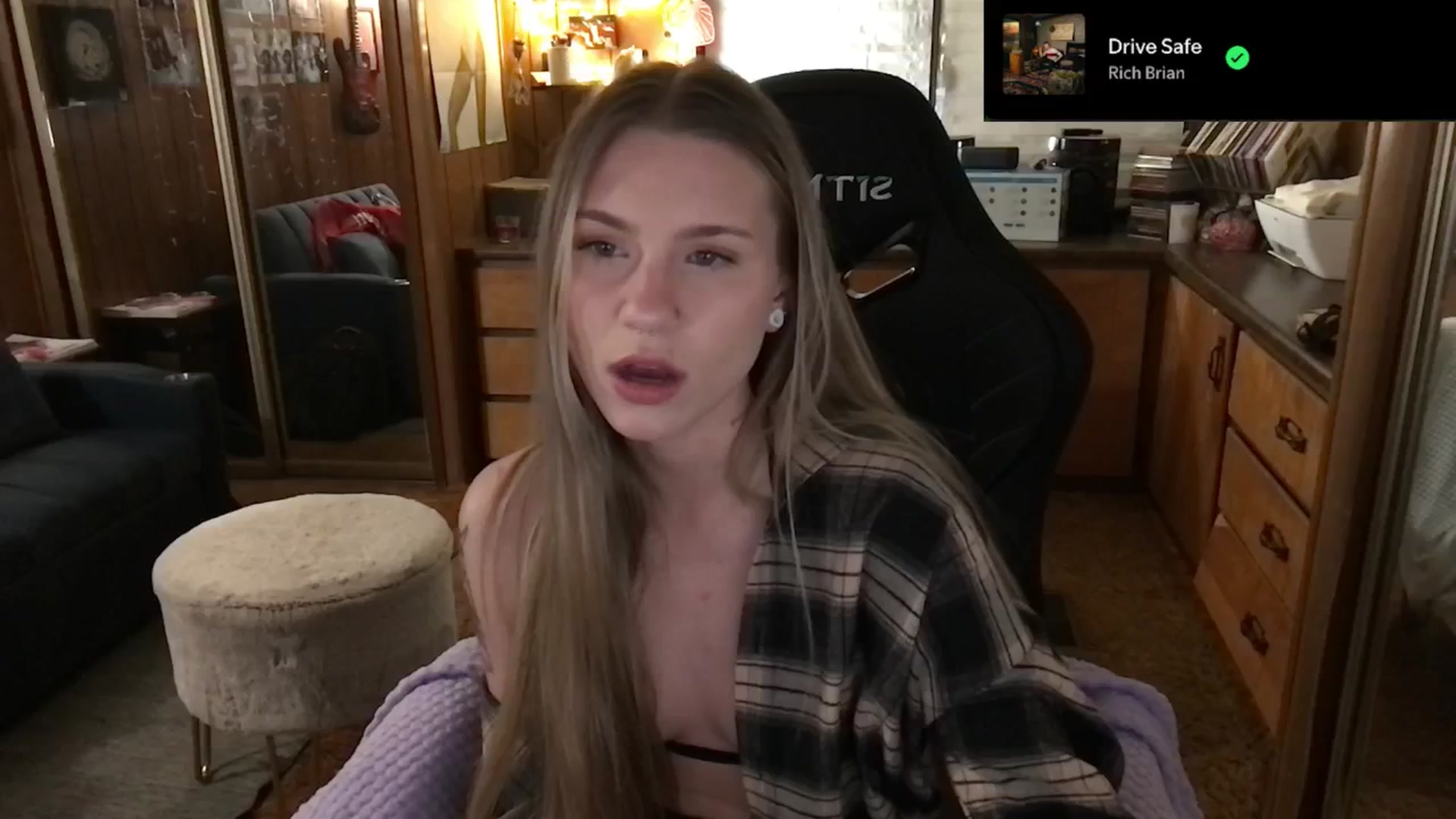 Gallery image thumbnail from Incognitobabe's myfreecams stream on, 02/18/2025, 10:26 image 8 of 20