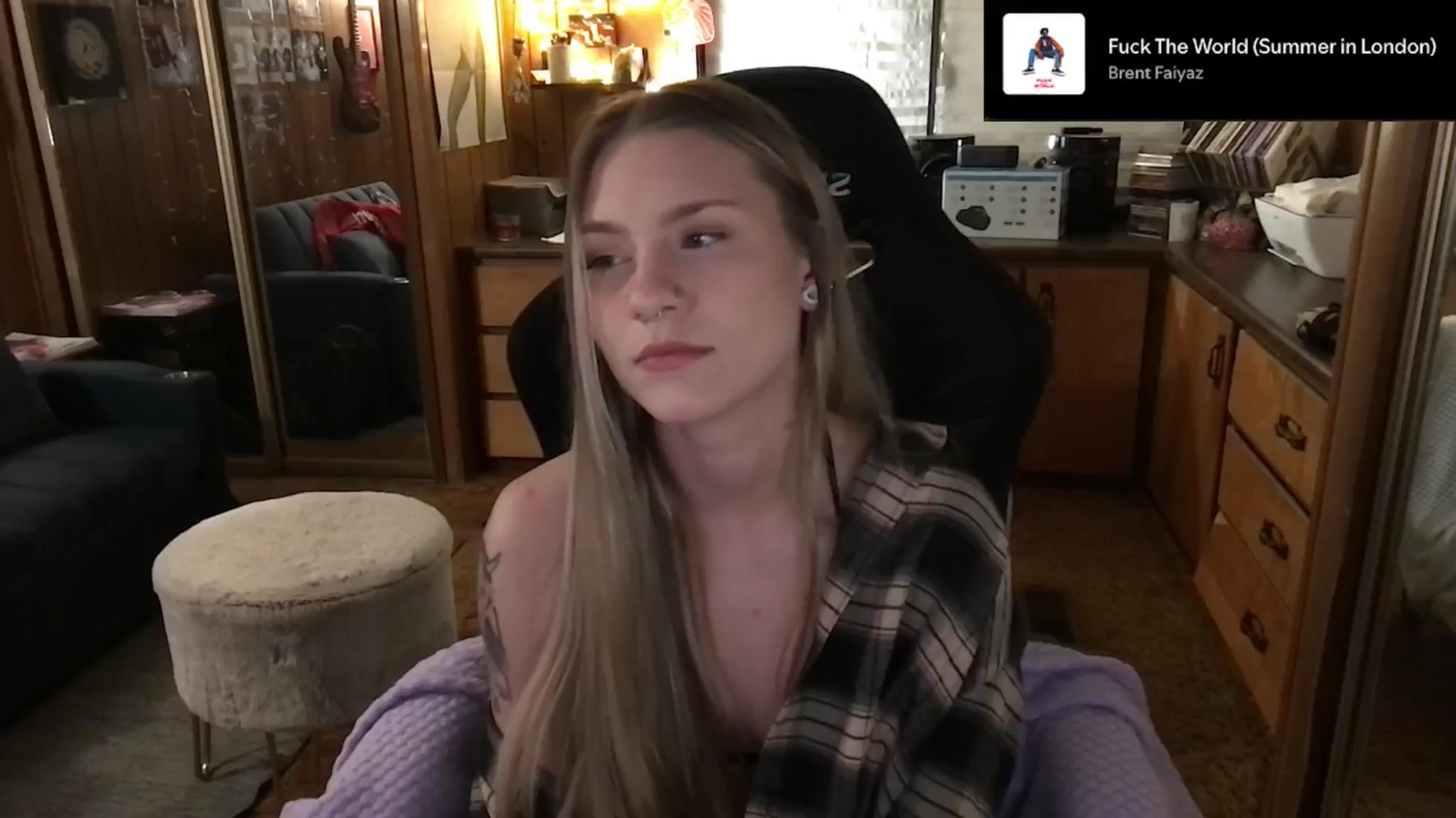 Gallery image thumbnail from Incognitobabe's myfreecams stream on, 02/18/2025, 10:26 image 13 of 20