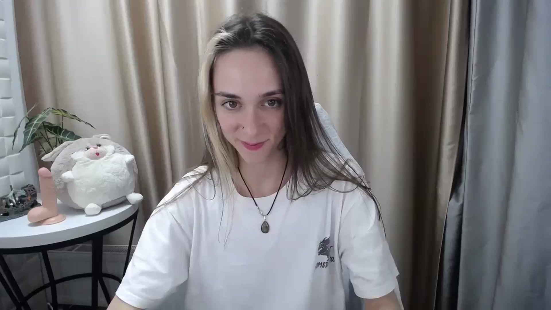 Gallery image thumbnail from Indica_Flower's myfreecams stream on, 05/19/2024, 12:15 image 4 of 20