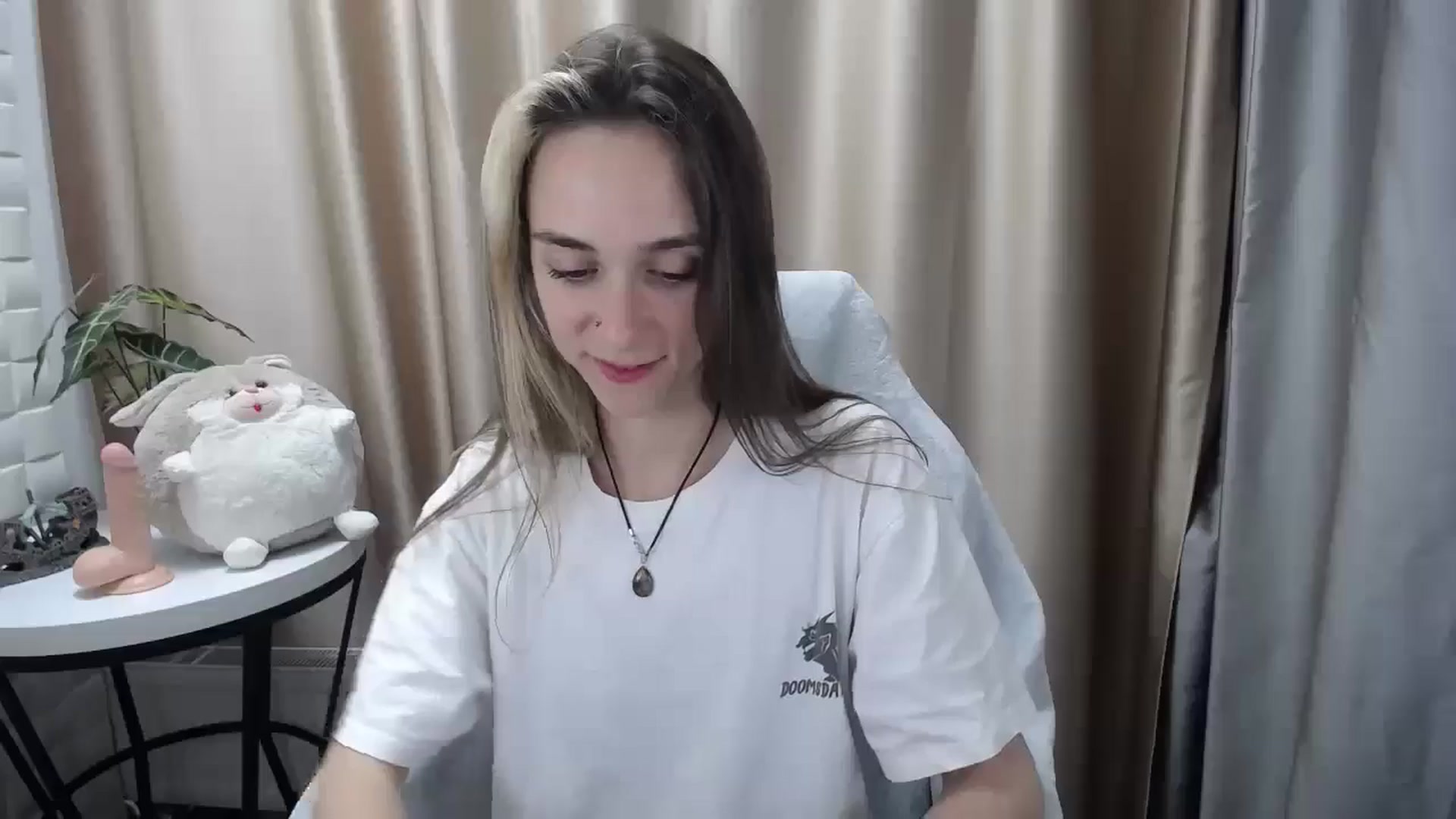 Gallery image thumbnail from Indica_Flower's myfreecams stream on, 05/19/2024, 12:15 image 16 of 20
