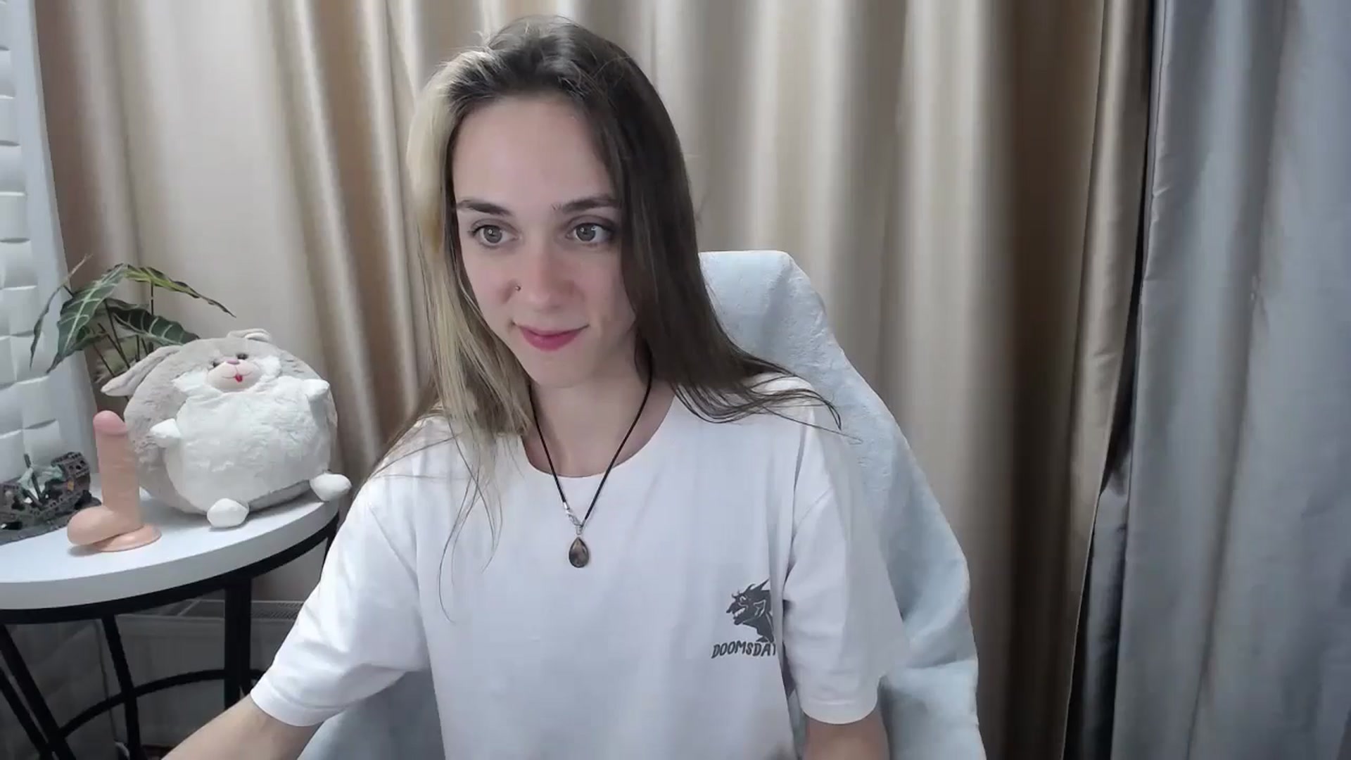 Gallery image thumbnail from Indica_Flower's myfreecams stream on, 05/19/2024, 12:15 image 13 of 20