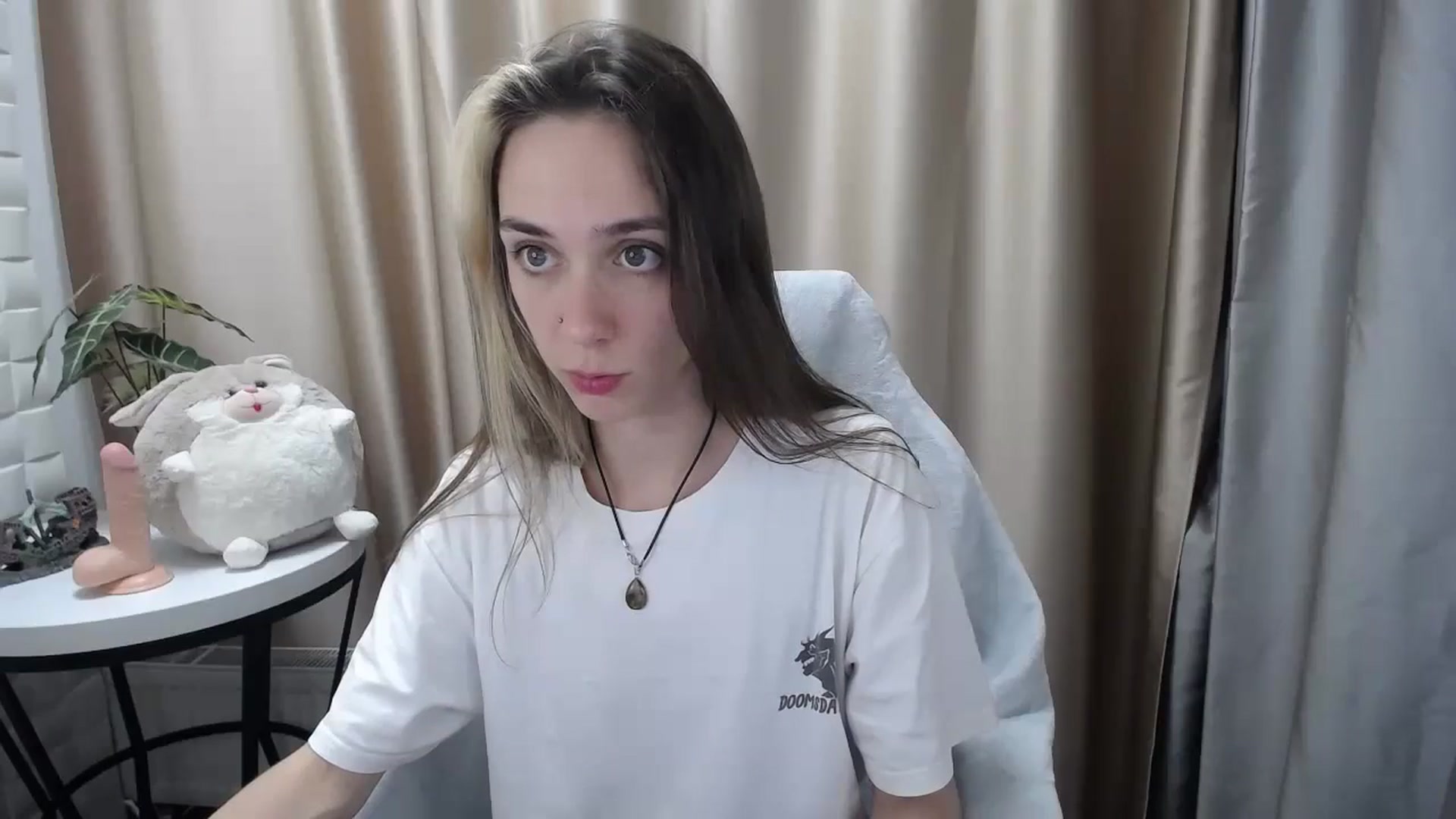 Gallery image thumbnail from Indica_Flower's myfreecams stream on, 05/19/2024, 12:15 image 15 of 20