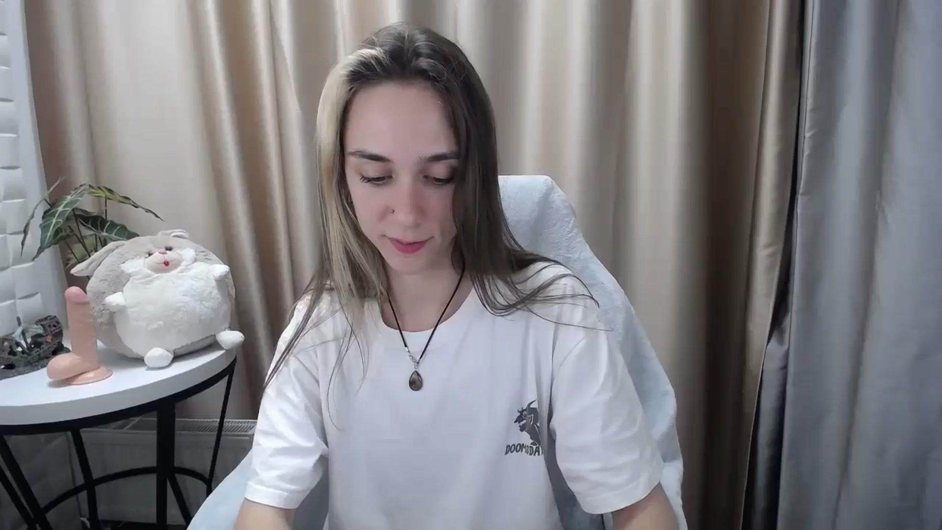 Gallery image thumbnail from Indica_Flower's myfreecams stream on, 05/19/2024, 12:15 image 17 of 20