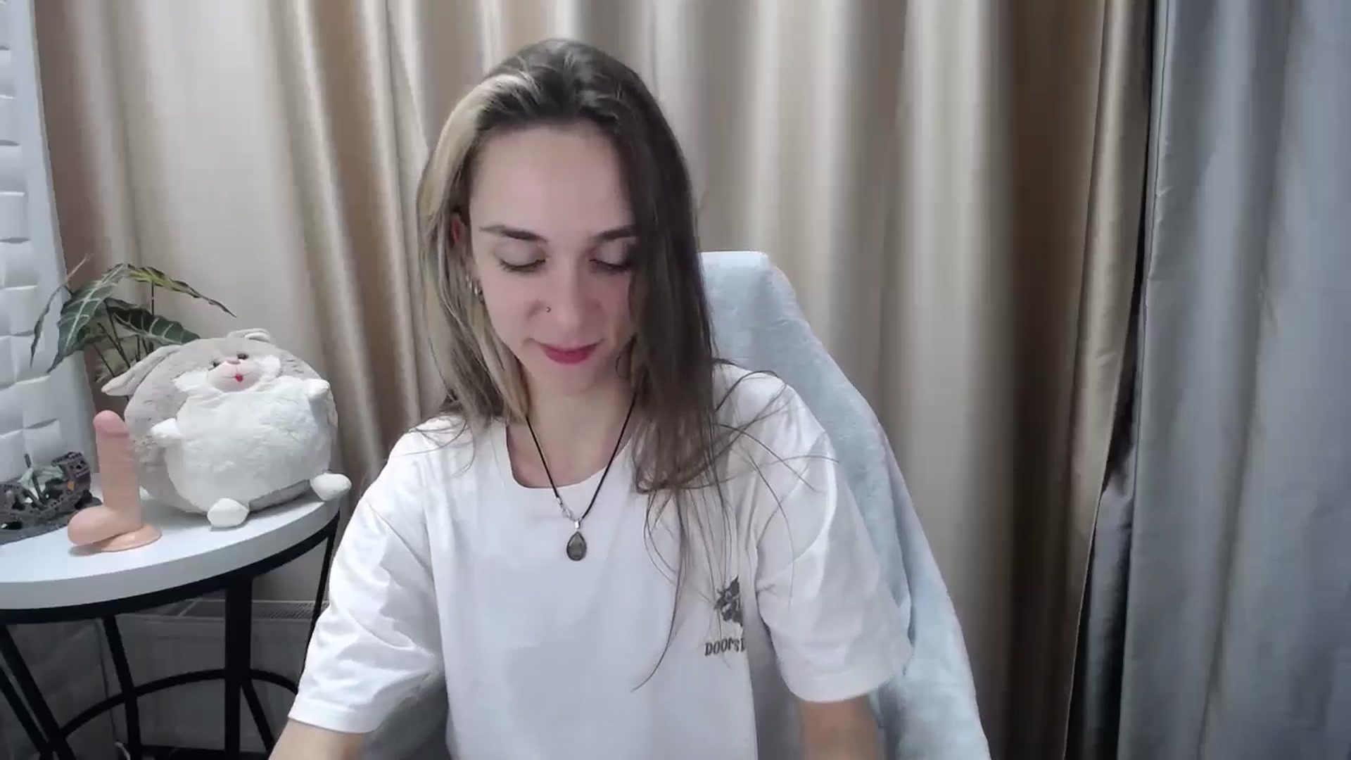 Gallery image thumbnail from Indica_Flower's myfreecams stream on, 05/19/2024, 12:15 image 7 of 20