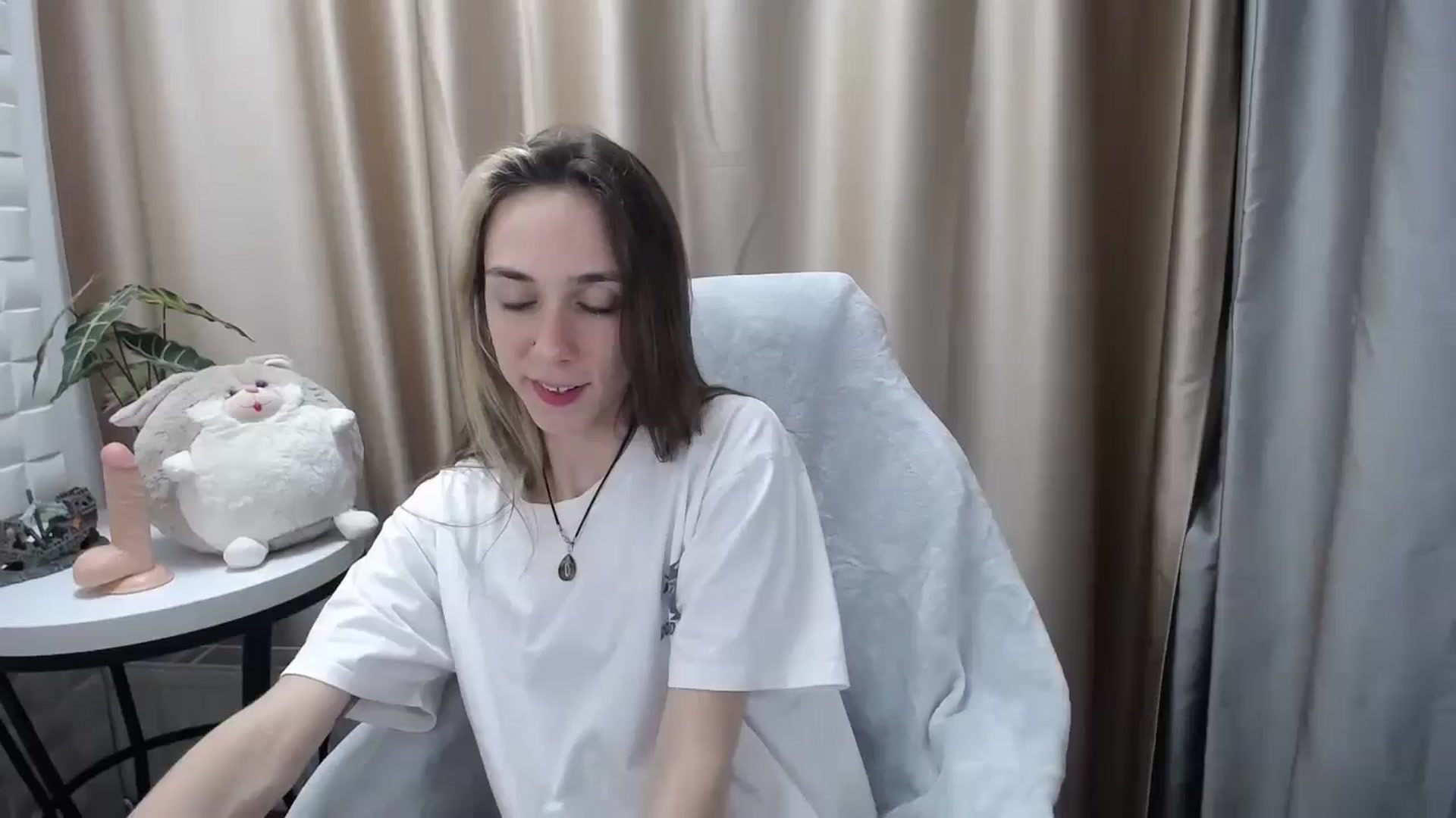Gallery image thumbnail from Indica_Flower's myfreecams stream on, 05/19/2024, 12:15 image 9 of 20