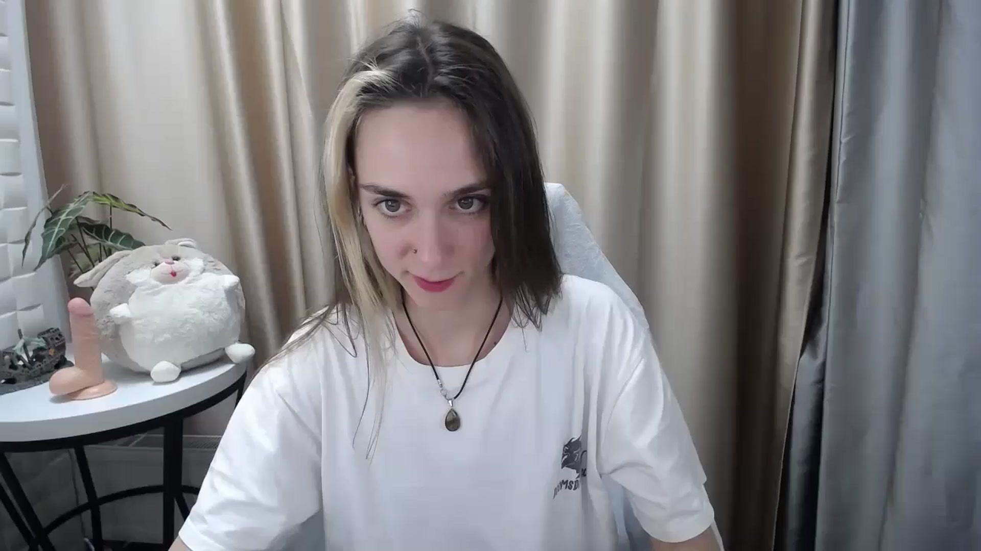 Gallery image thumbnail from Indica_Flower's myfreecams stream on, 05/19/2024, 12:15 image 1 of 20